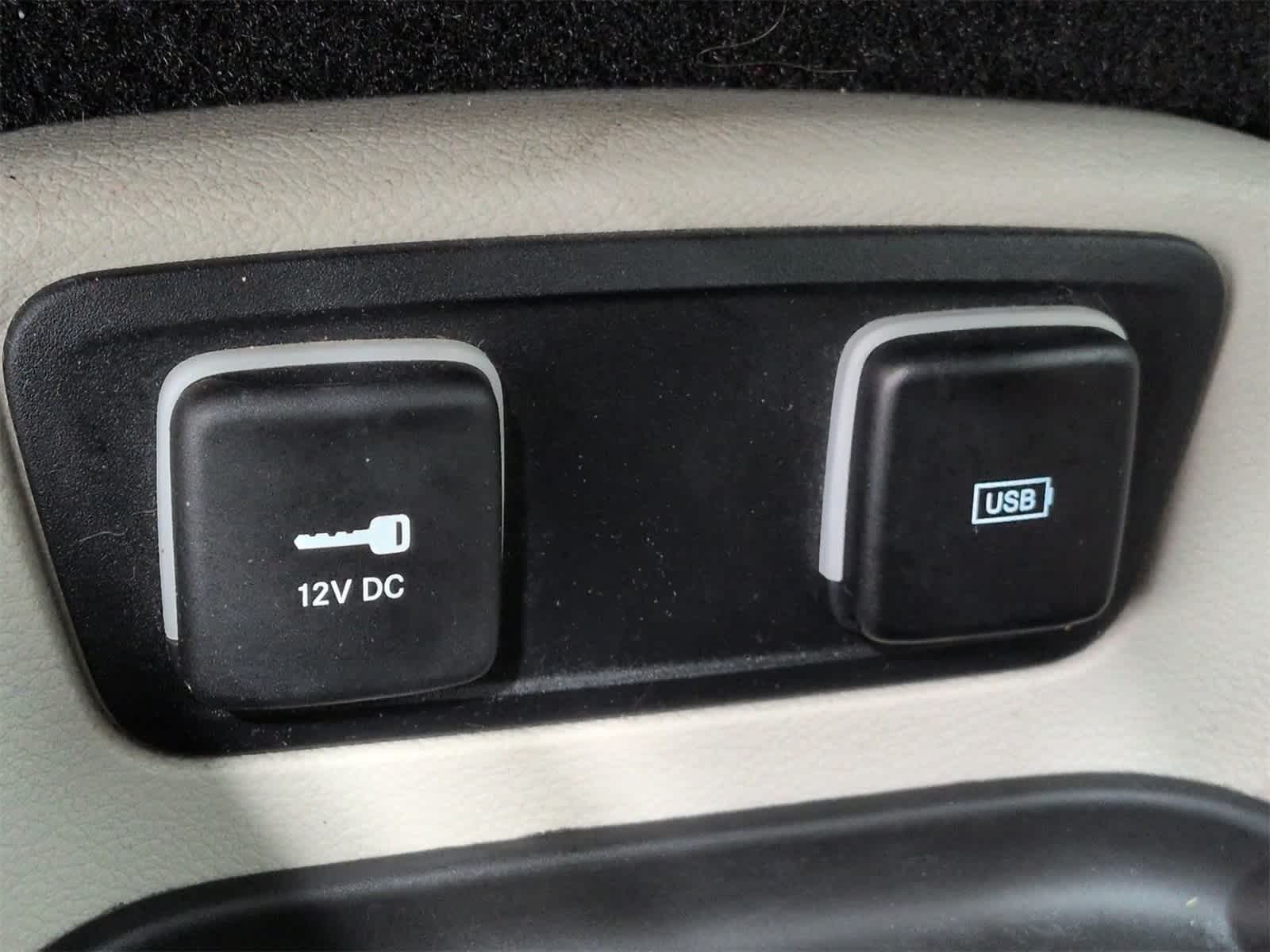 Thumbnail: 2017 Chrysler Pacifica - 35