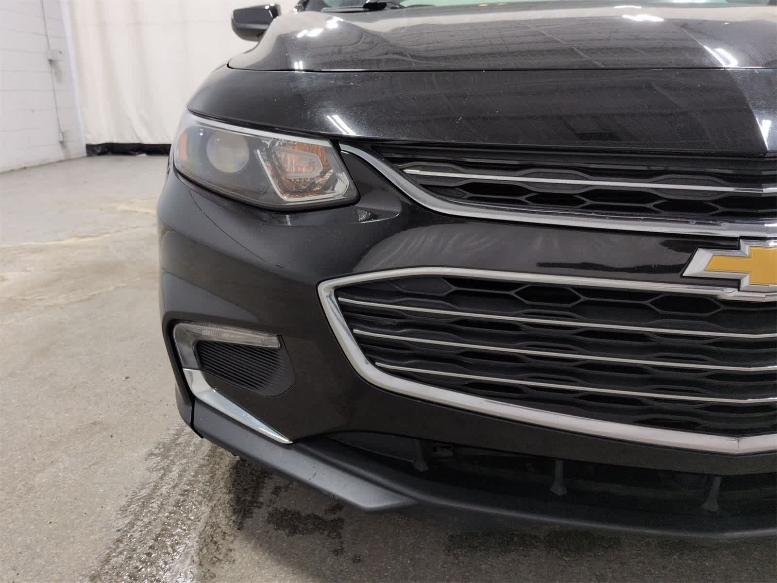 Thumbnail: 2018 Chevrolet Malibu - 11