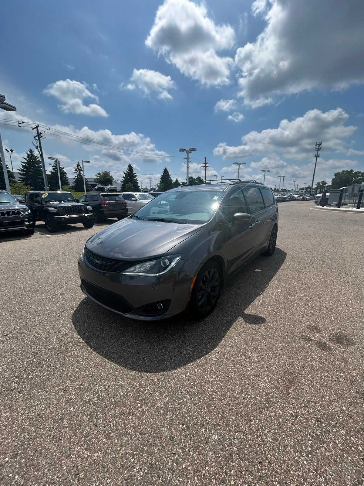 Thumbnail: 2019 Chrysler Pacifica - 2