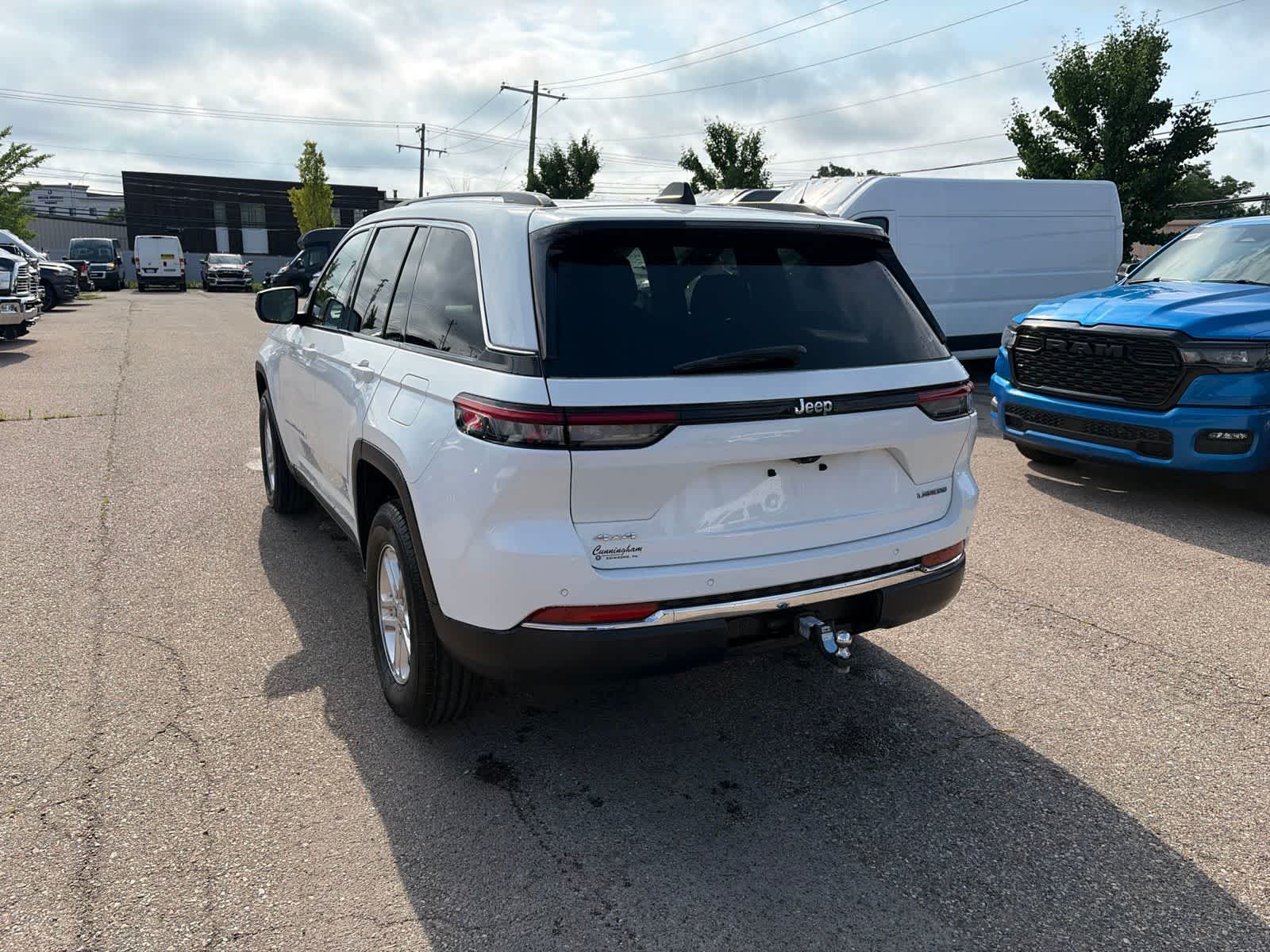 Thumbnail: 2023 Jeep Grand Cherokee - 16