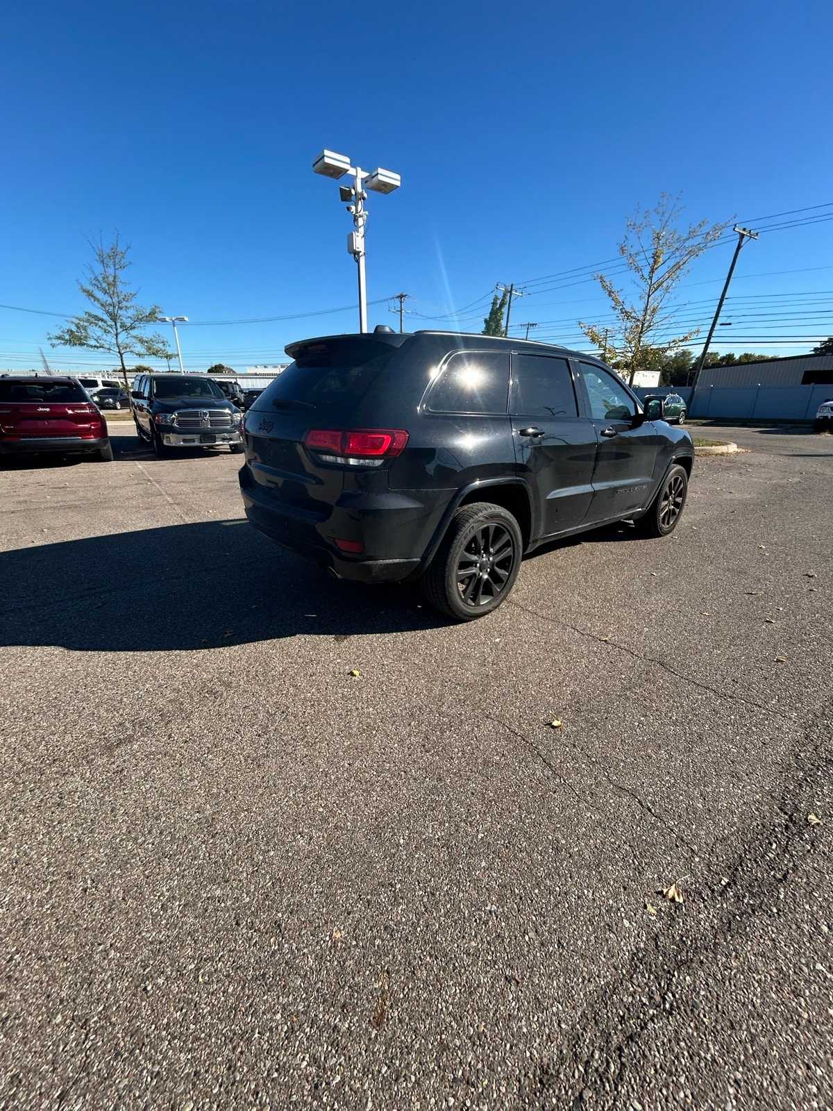 Thumbnail: 2019 Jeep Grand Cherokee - 12
