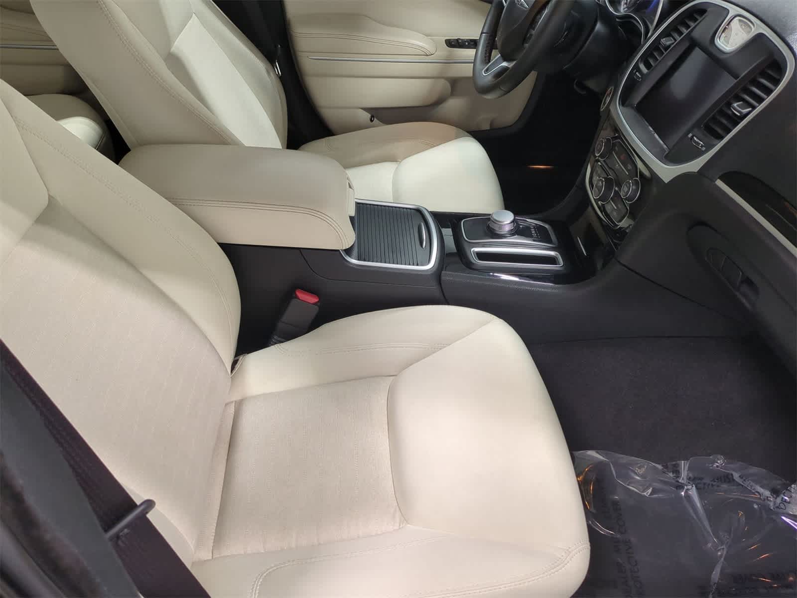 Thumbnail: 2023 Chrysler 300 - 22