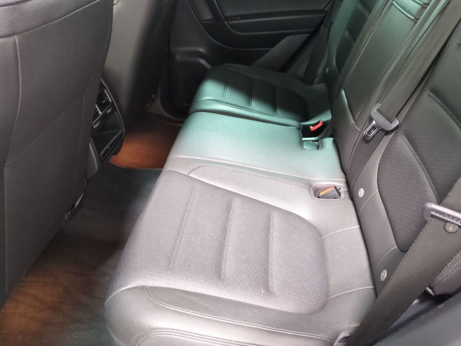 Thumbnail: 2014 Volkswagen Touareg - 20