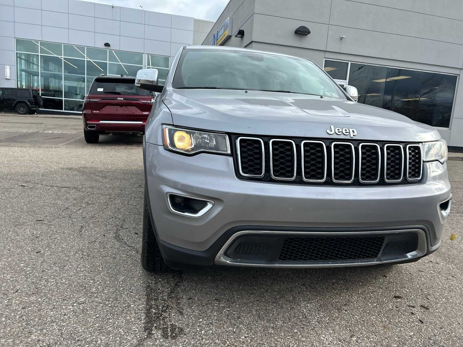 Thumbnail: 2020 Jeep Grand Cherokee - 3