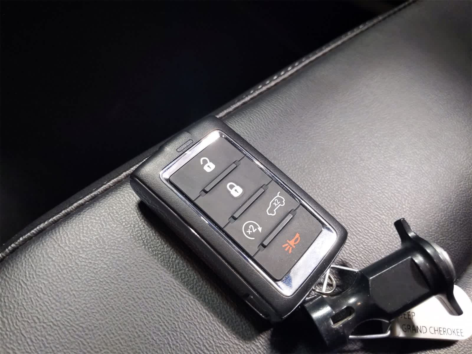 Thumbnail: 2023 Jeep Grand Cherokee - 35
