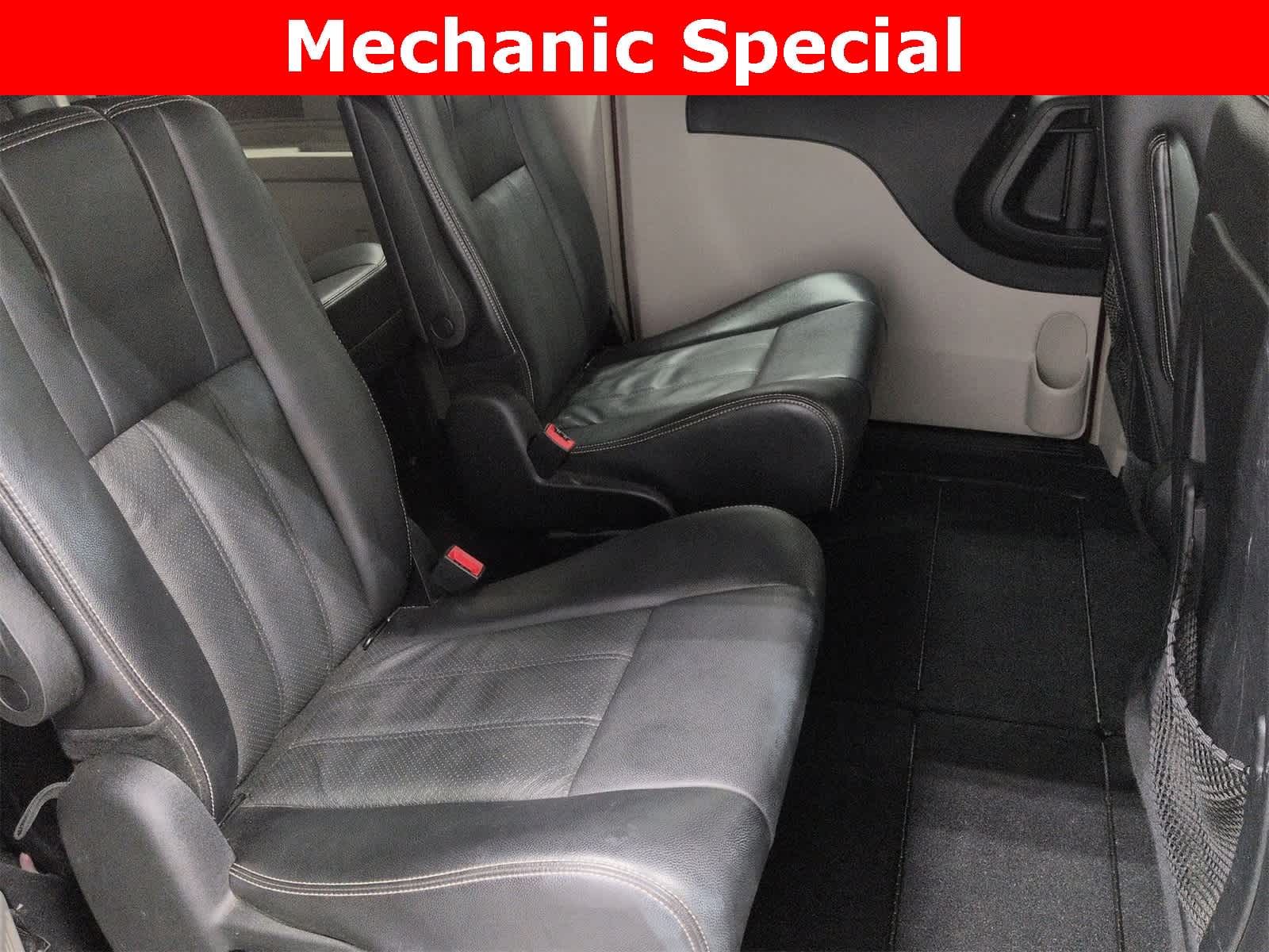 Thumbnail: 2012 Chrysler Town & Country - 21