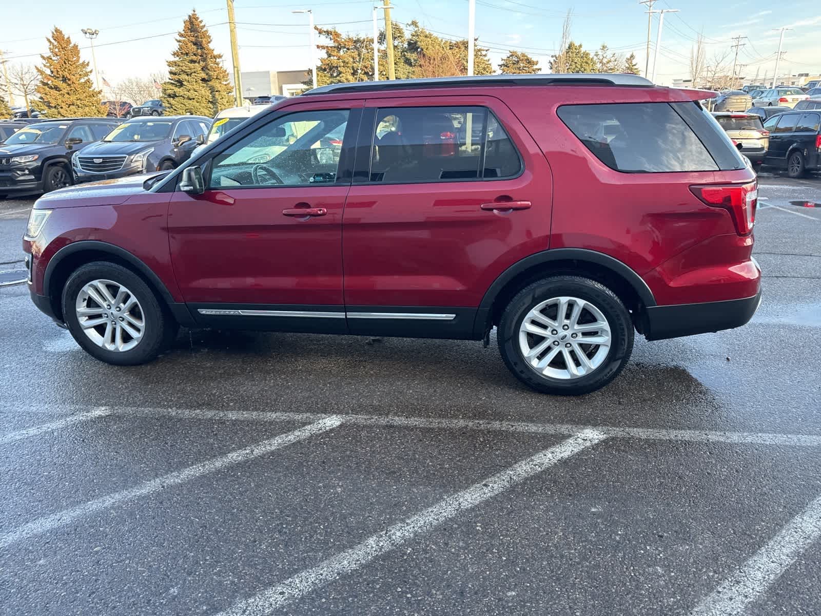 Thumbnail: 2017 Ford Explorer - 21