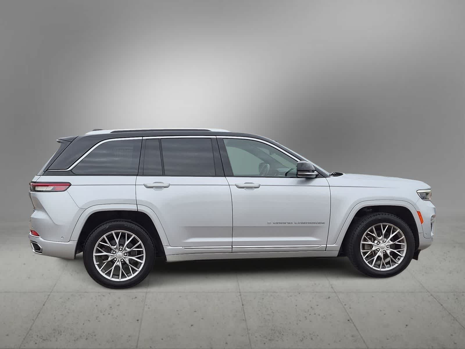 Thumbnail: 2022 Jeep Grand Cherokee - 9
