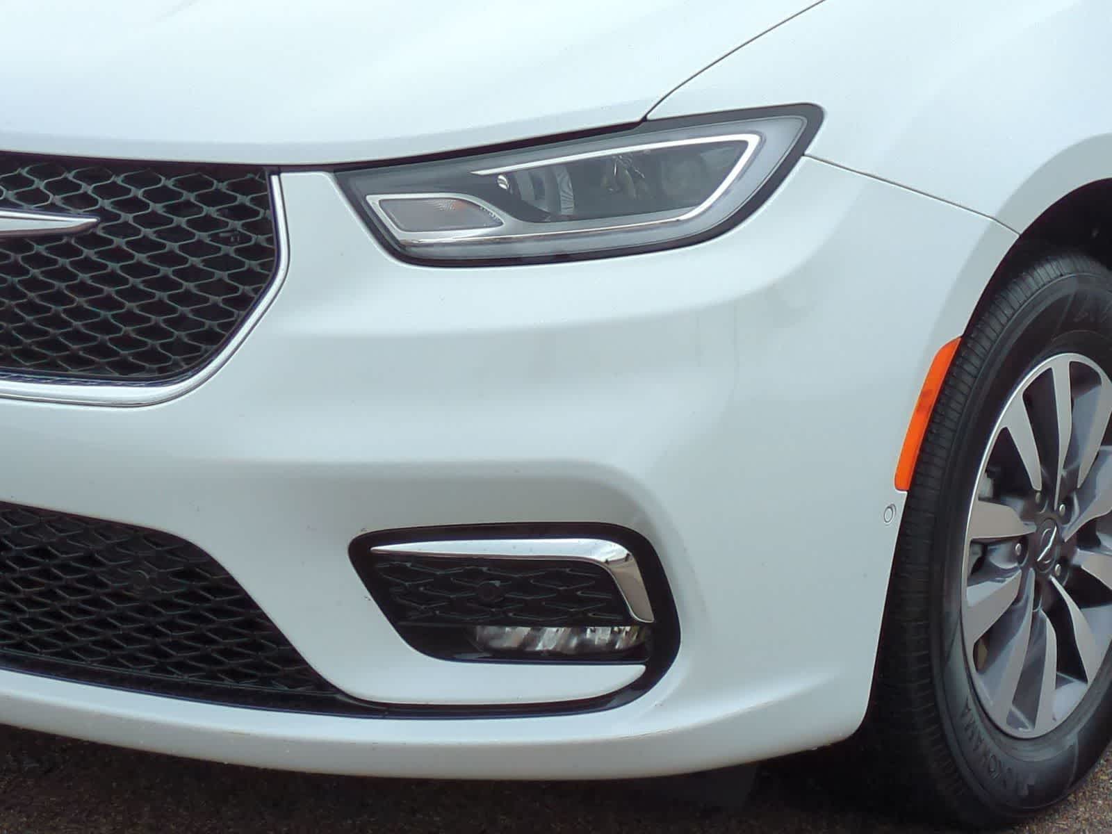 Thumbnail: 2022 Chrysler Pacifica - 11