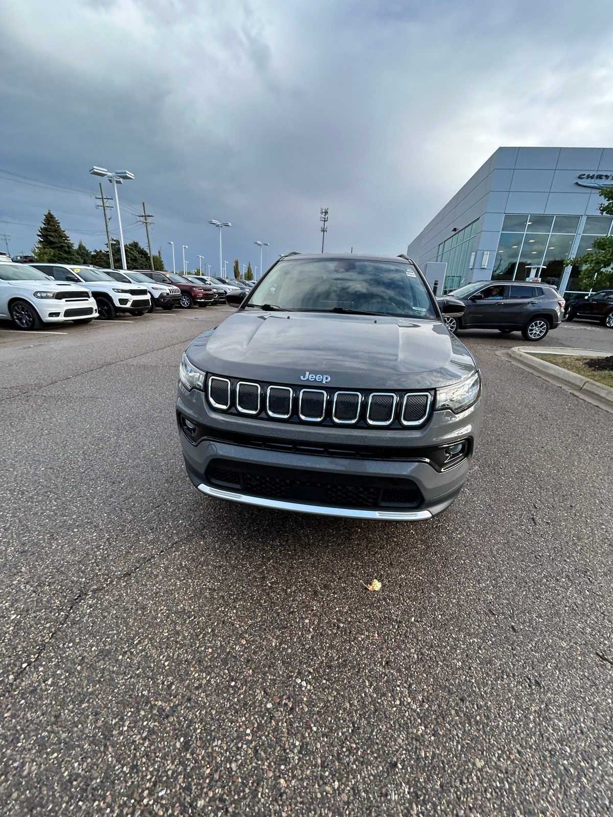 Thumbnail: 2022 Jeep Compass - 3