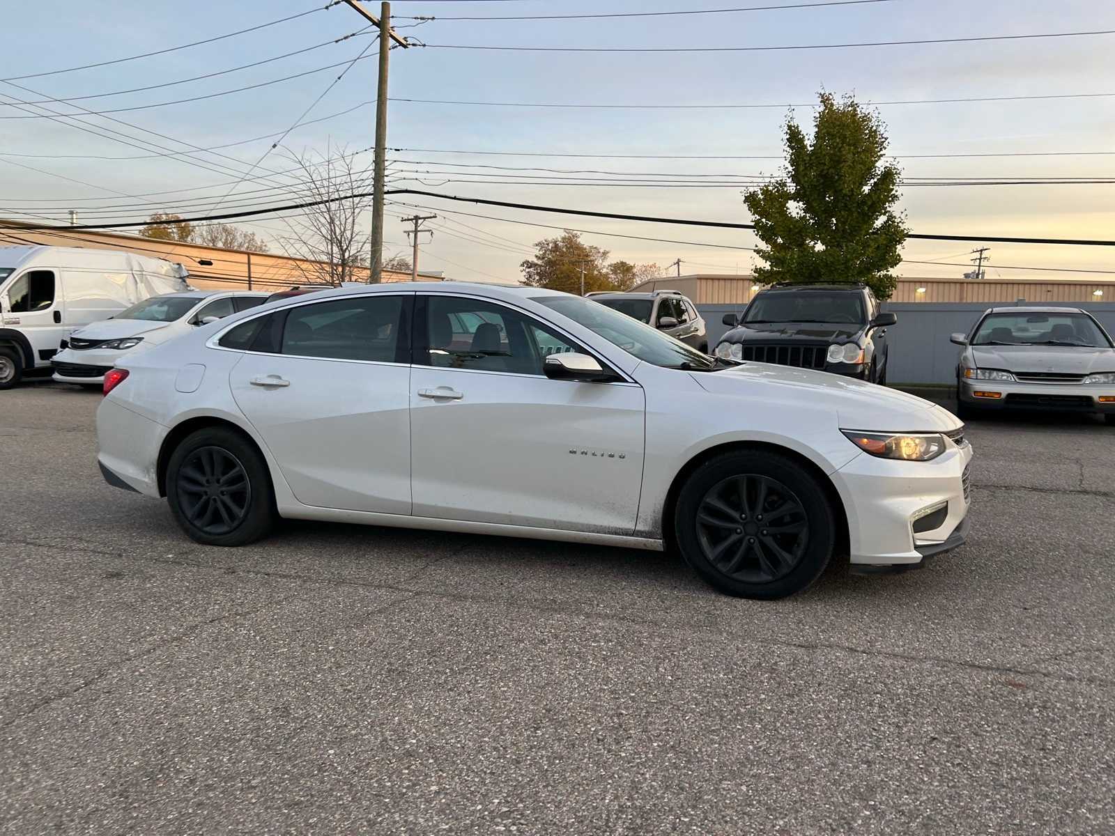 Thumbnail: 2016 Chevrolet Malibu - 8