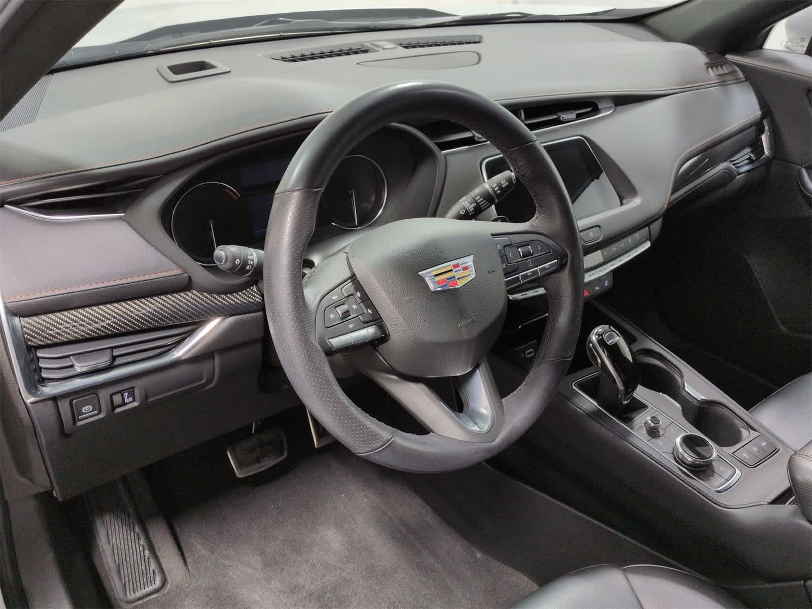 Thumbnail: 2022 Cadillac XT4 - 10