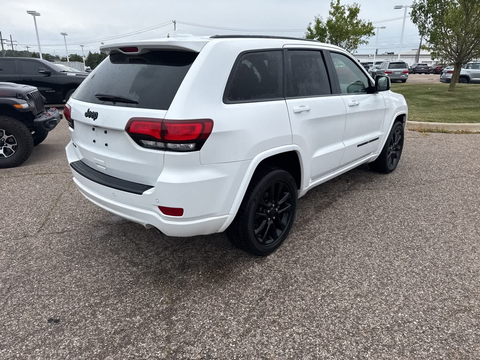 Thumbnail: 2022 Jeep Grand Cherokee - 16