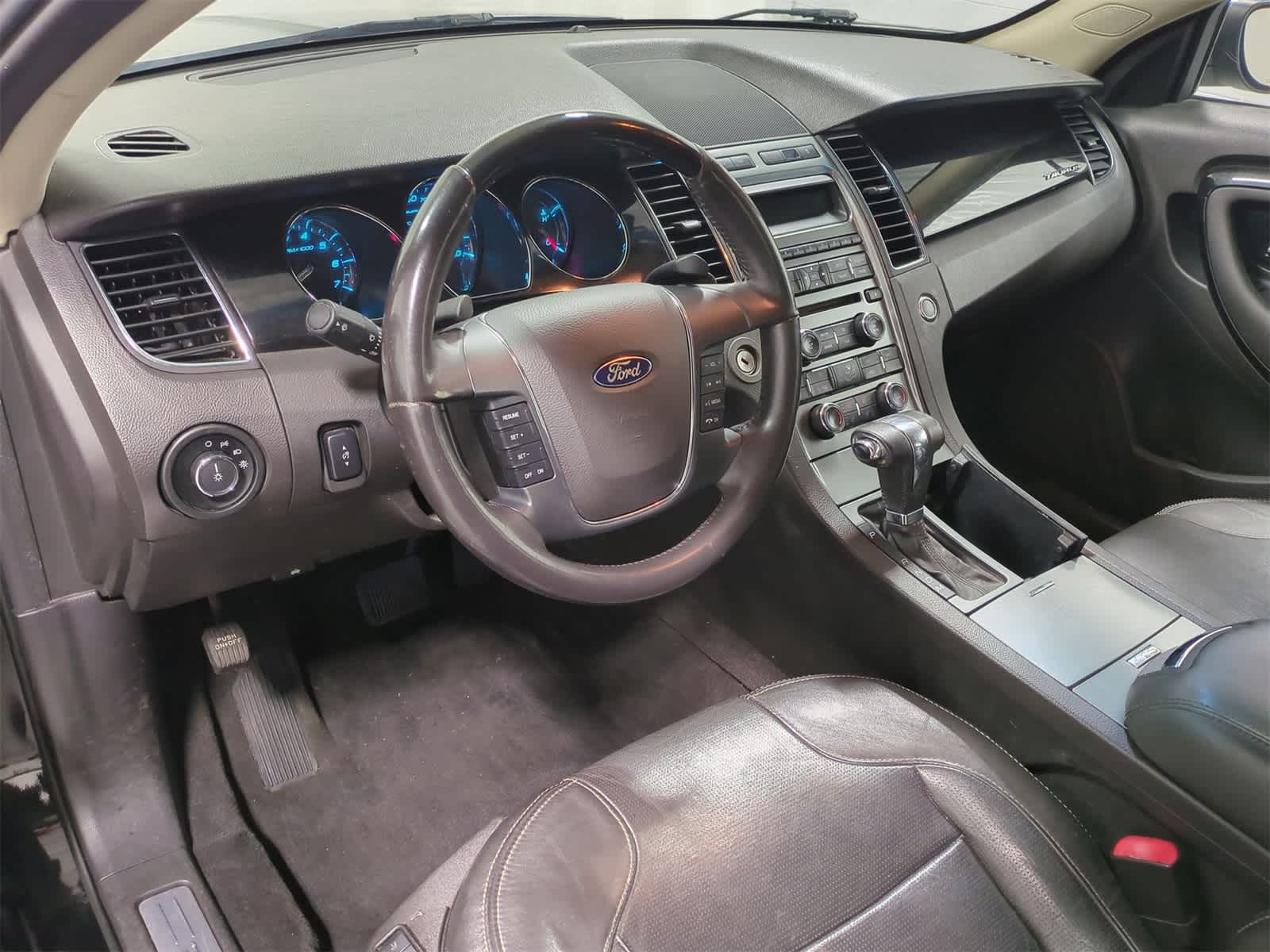 Thumbnail: 2010 Ford Taurus - 10