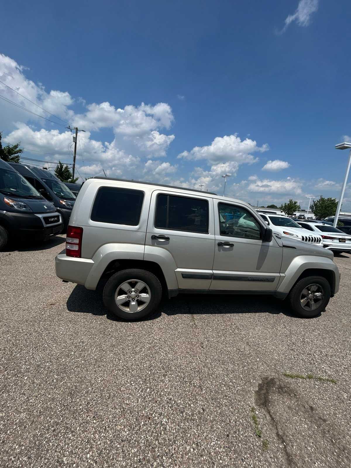 Thumbnail: 2009 Jeep Liberty - 12