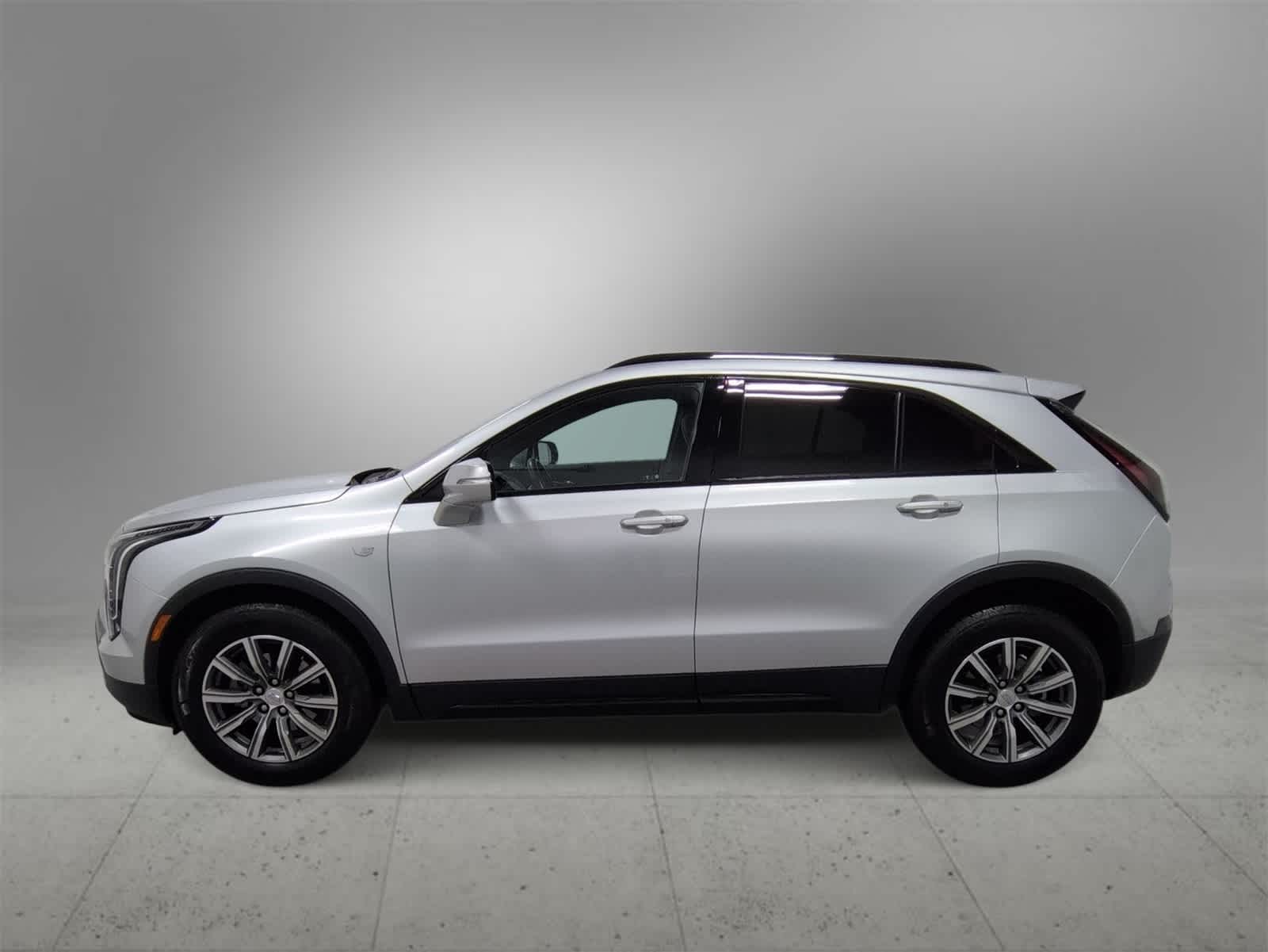 Thumbnail: 2022 Cadillac XT4 - 5