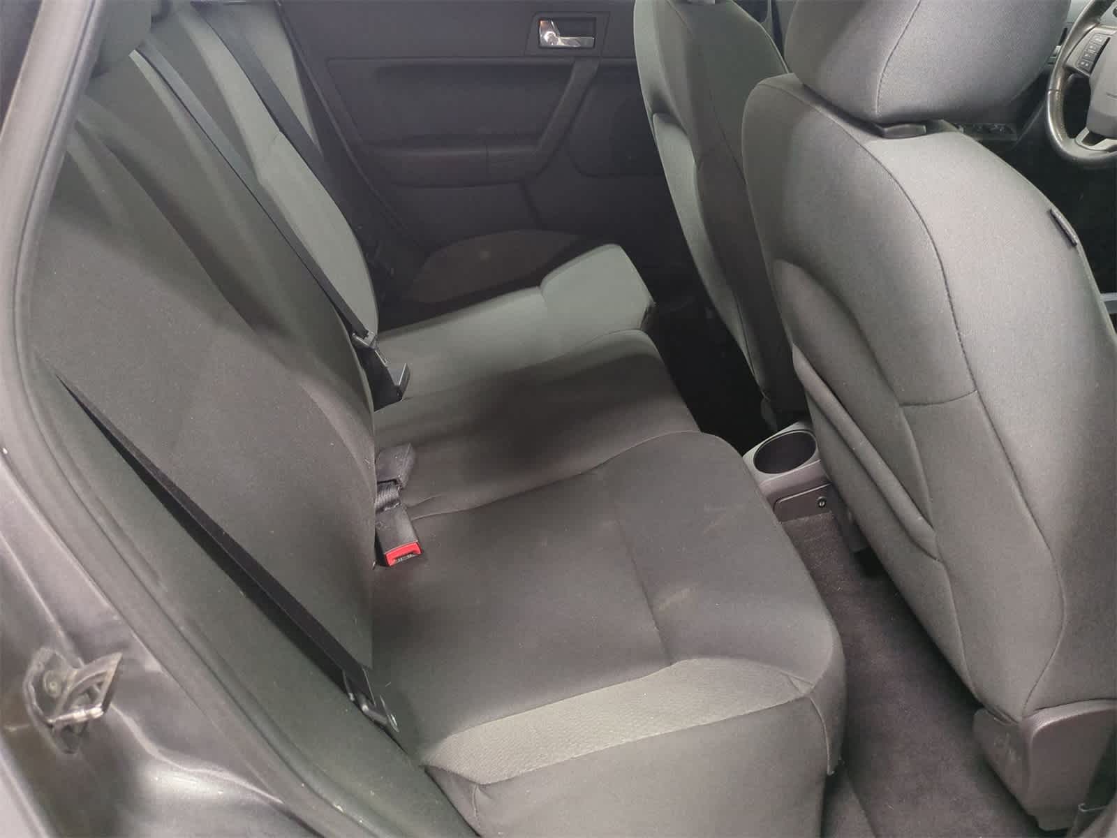 Thumbnail: 2010 Ford Focus - 21