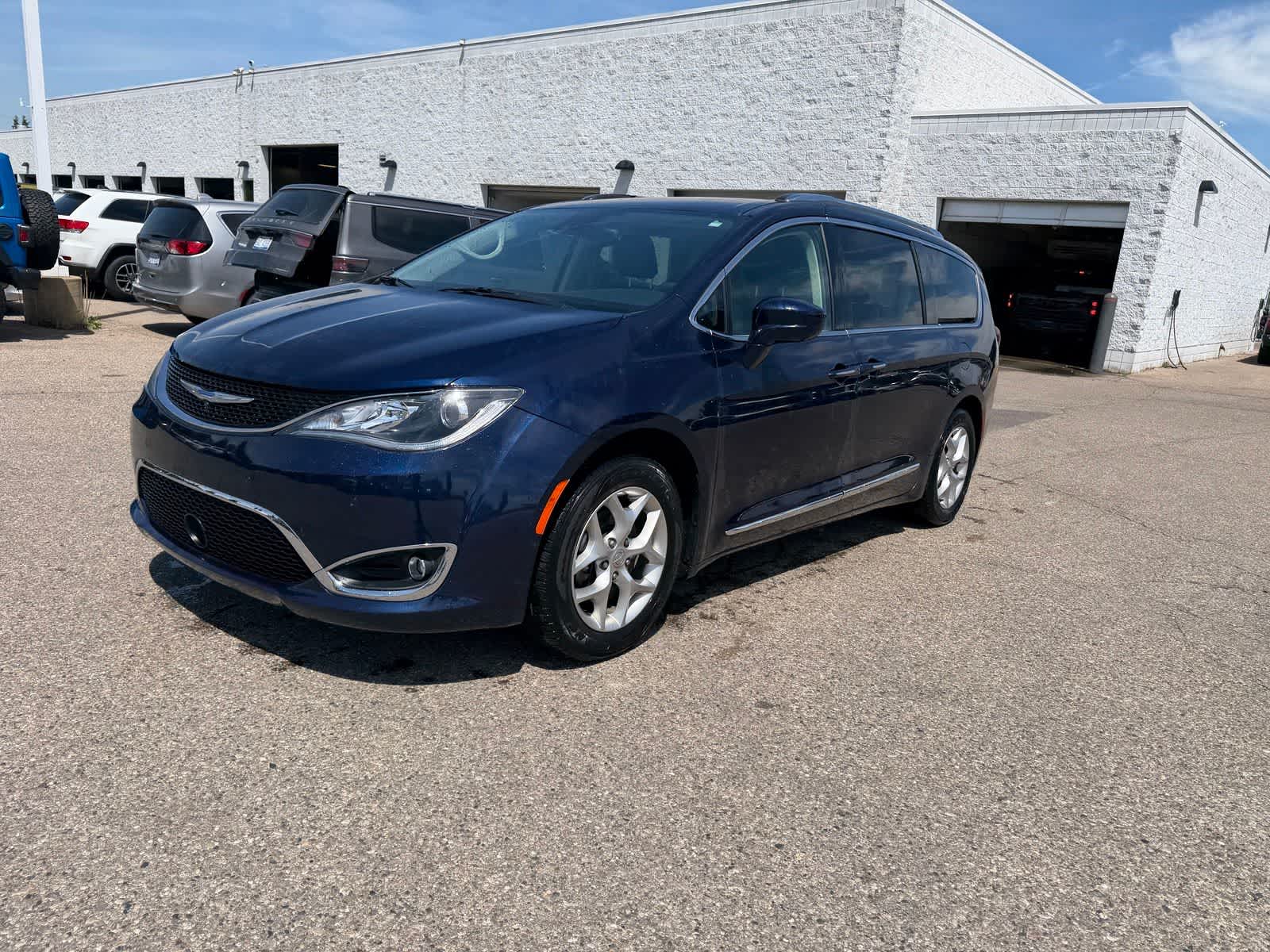 Thumbnail: 2019 Chrysler Pacifica - 4