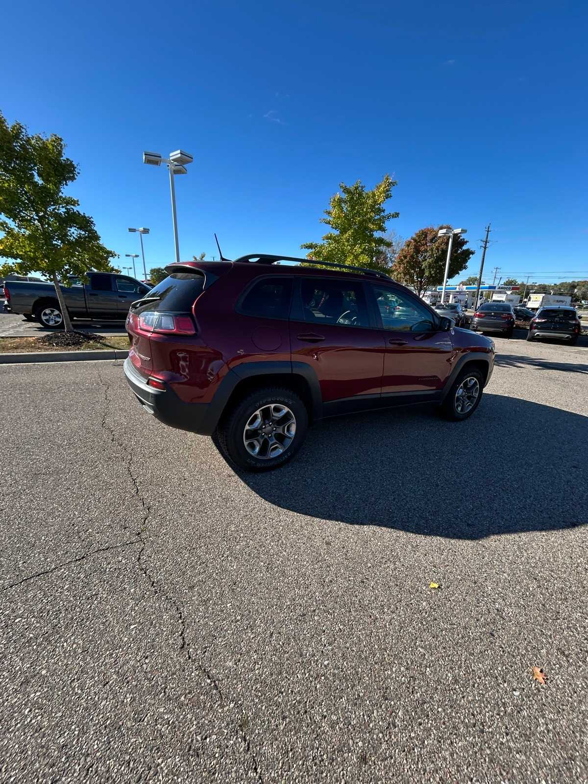 Thumbnail: 2019 Jeep Cherokee - 13