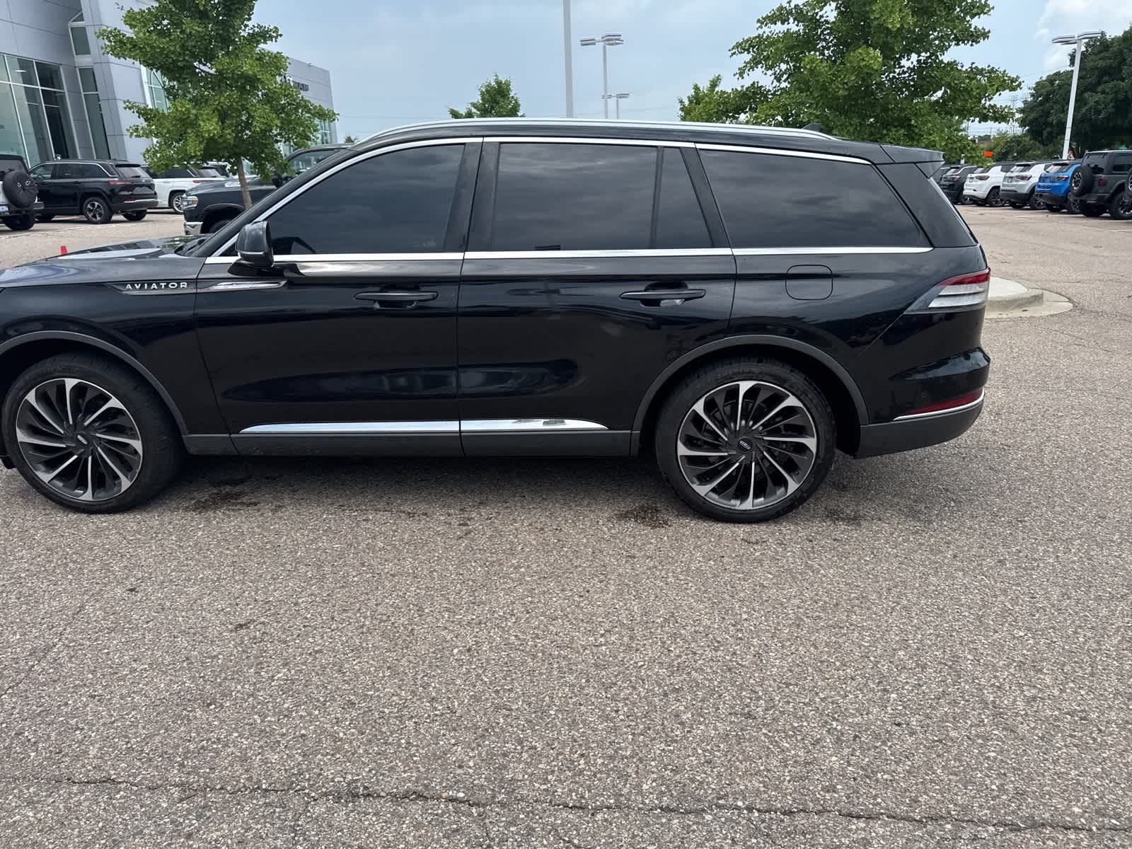 Thumbnail: 2020 Lincoln Aviator - 23