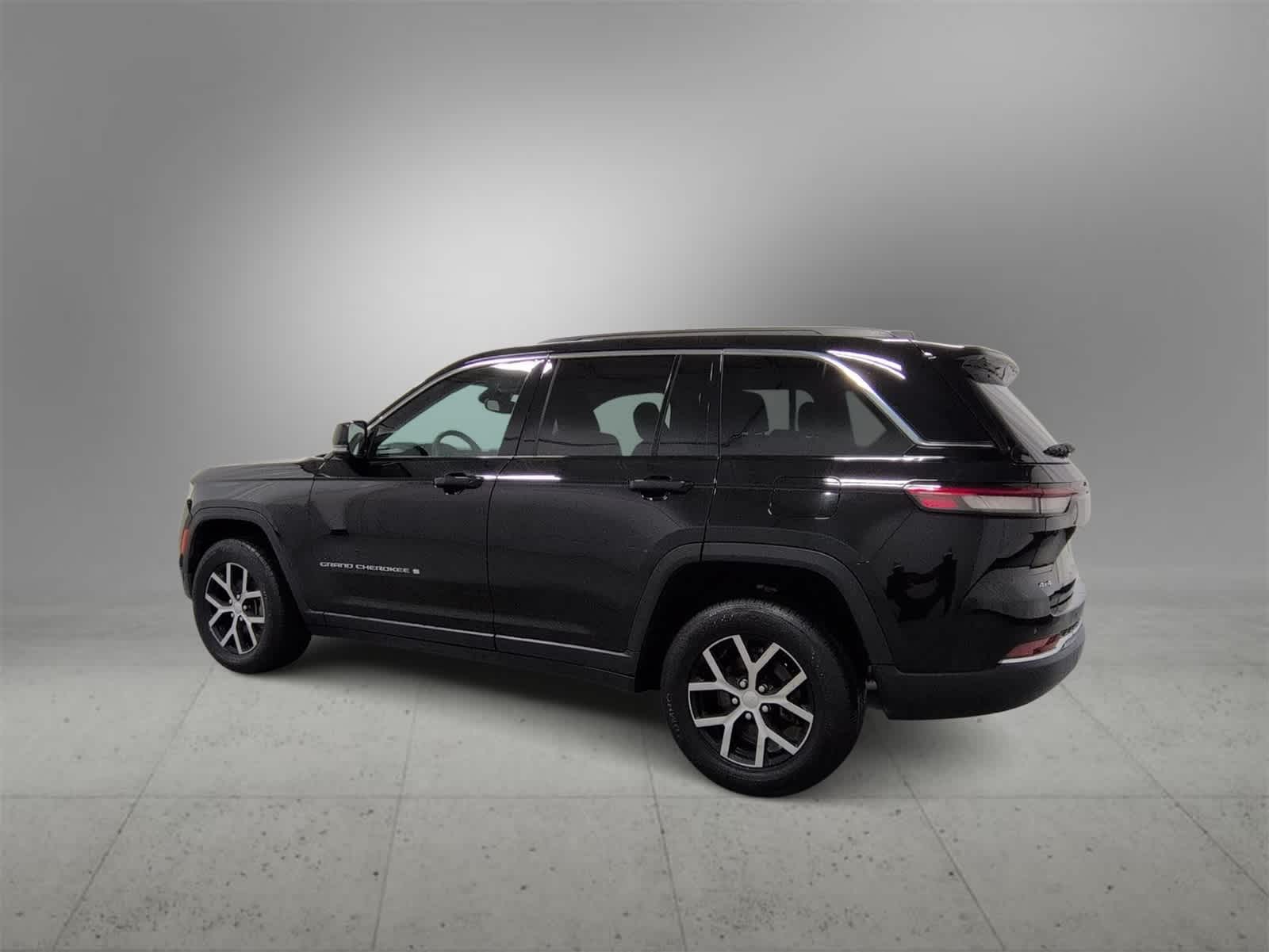 Thumbnail: 2023 Jeep Grand Cherokee - 6