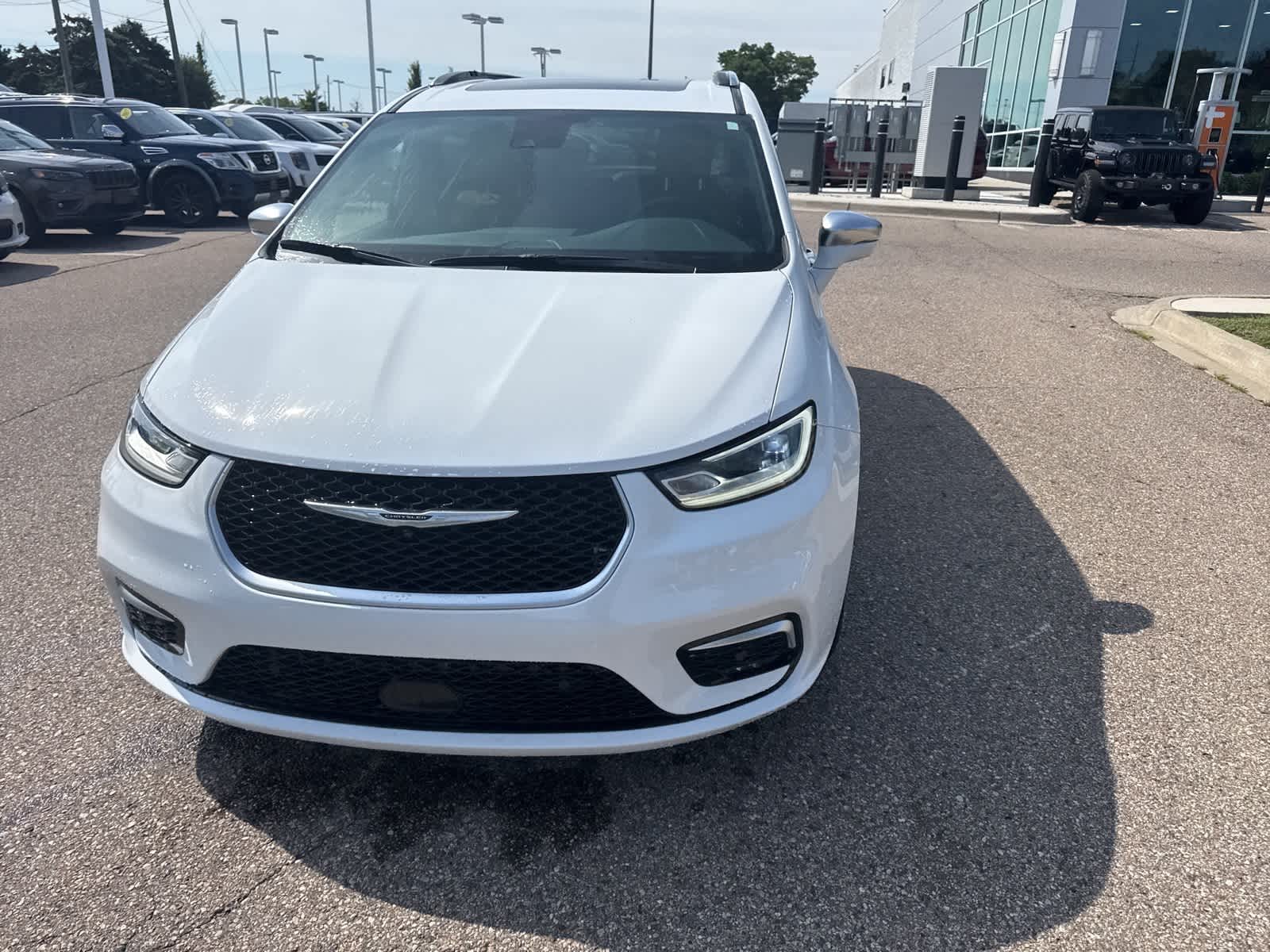 Thumbnail: 2022 Chrysler Pacifica - 4