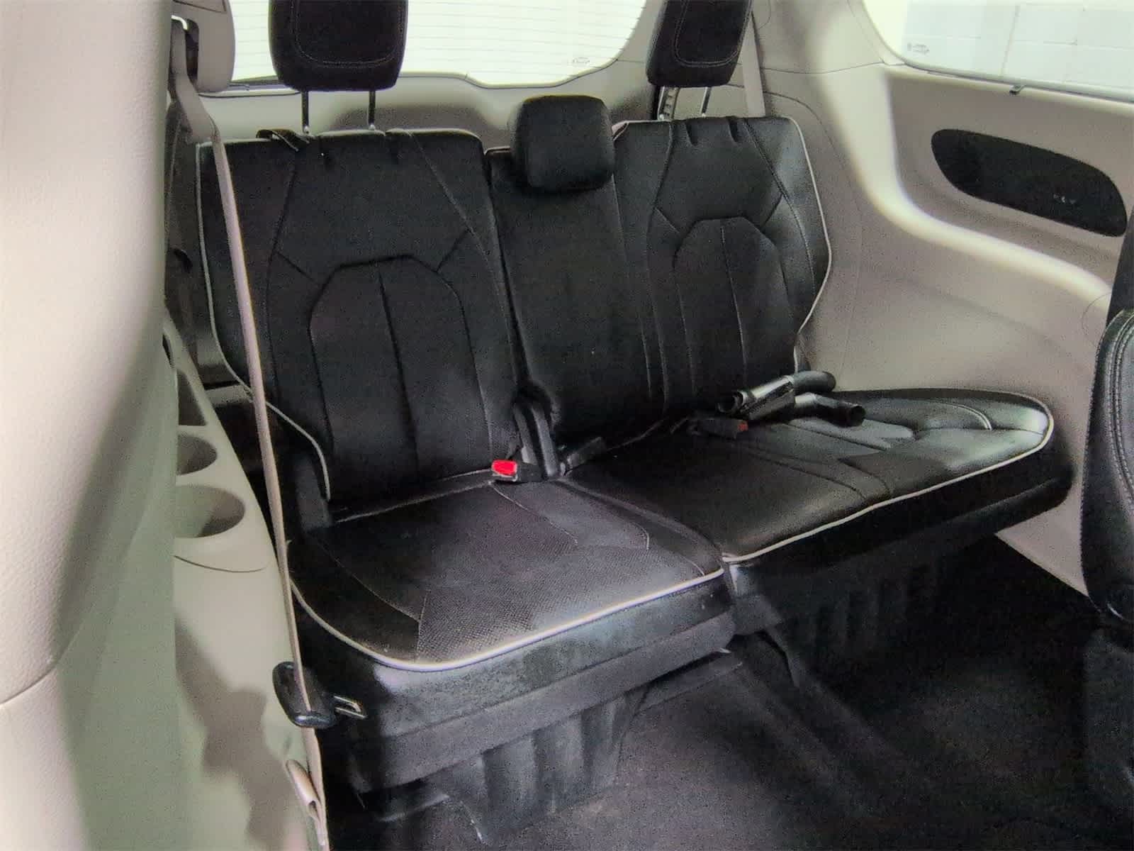 Thumbnail: 2022 Chrysler Pacifica - 40