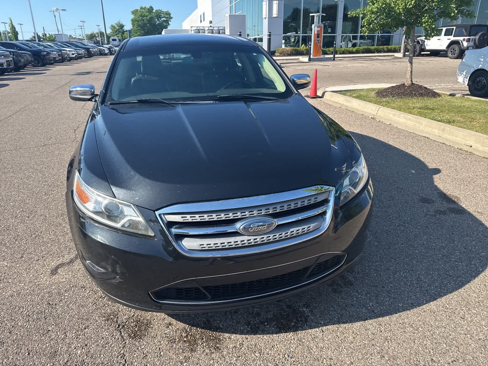 Thumbnail: 2010 Ford Taurus - 5