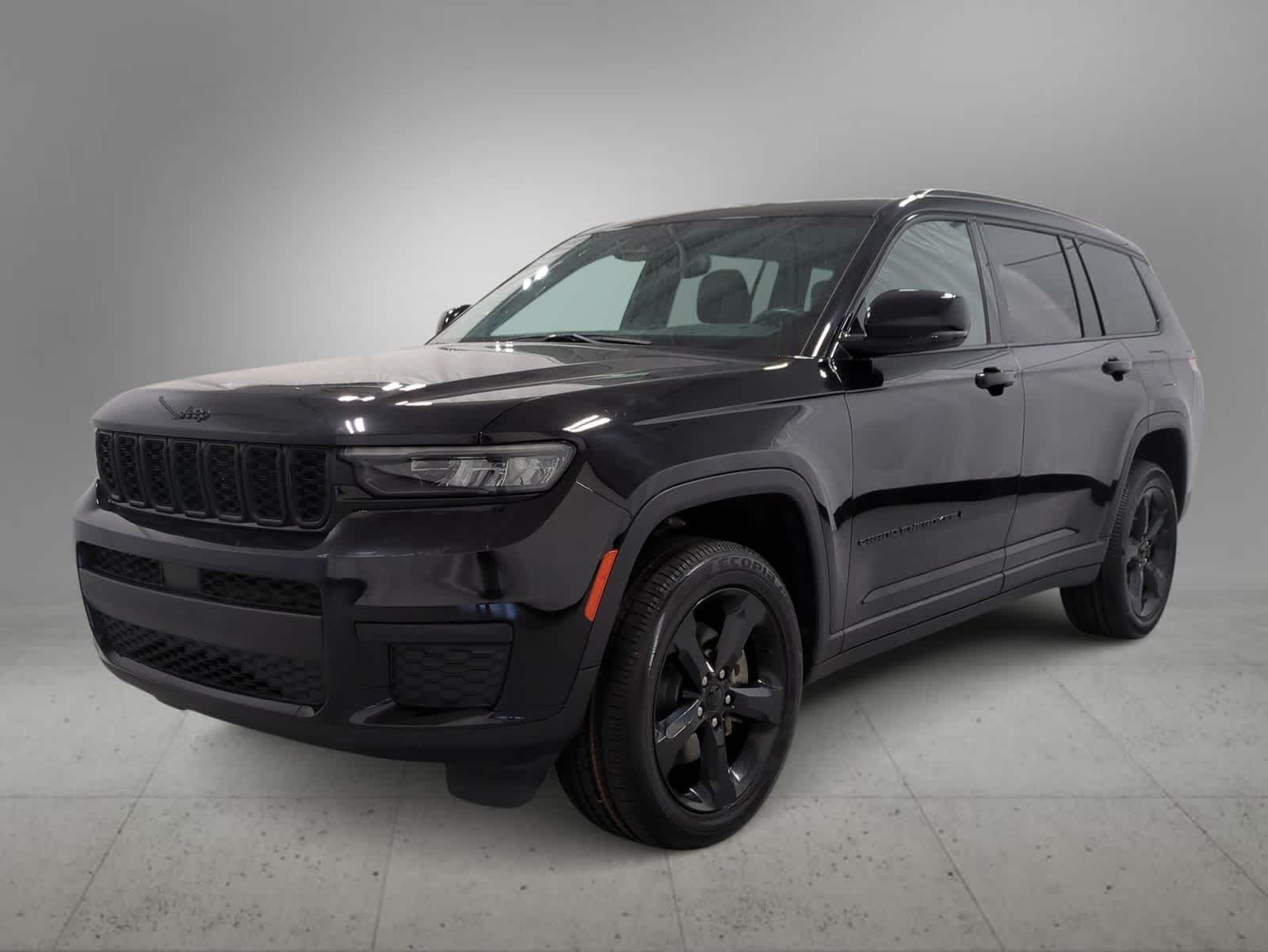 Thumbnail: 2023 Jeep Grand Cherokee L - 4