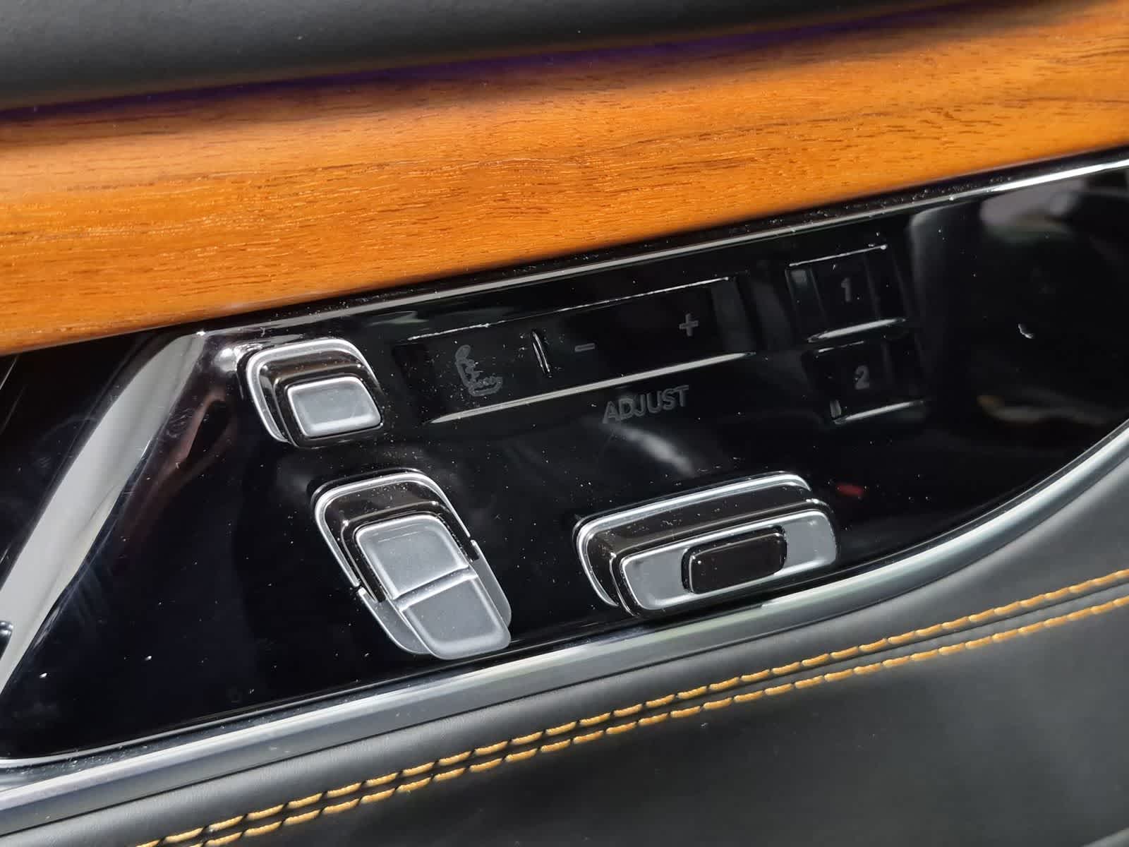 Thumbnail: 2022 Jeep Grand Wagoneer - 25