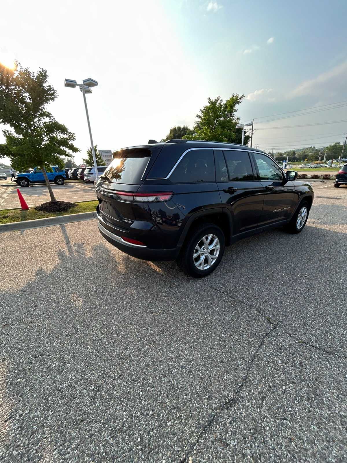Thumbnail: 2023 Jeep Grand Cherokee - 20