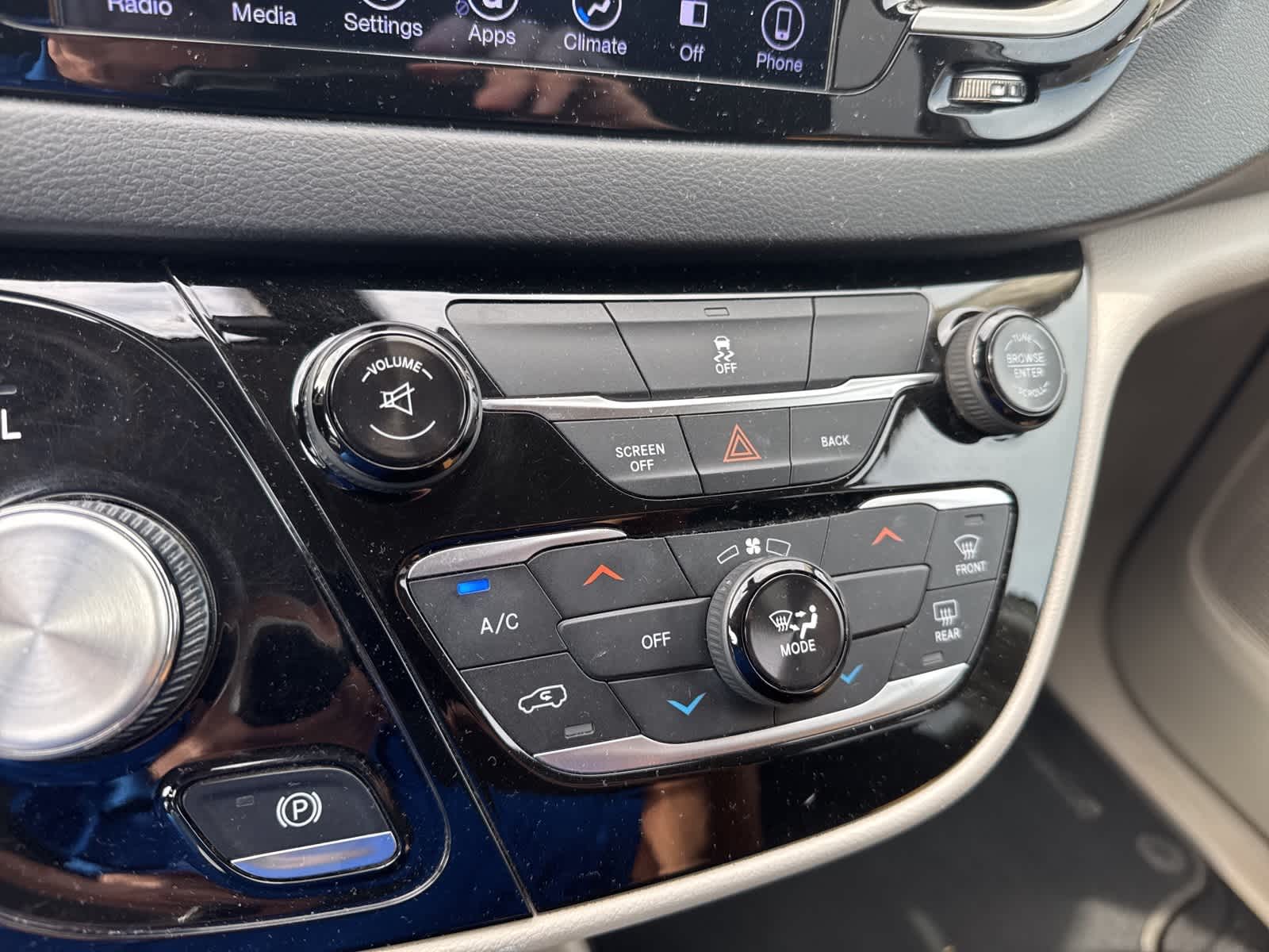 Thumbnail: 2017 Chrysler Pacifica - 37