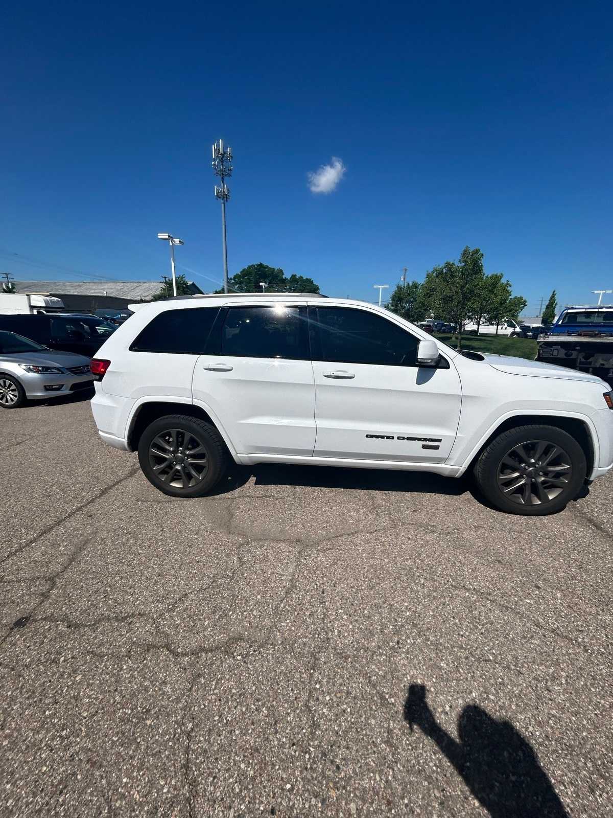 Thumbnail: 2017 Jeep Grand Cherokee - 13