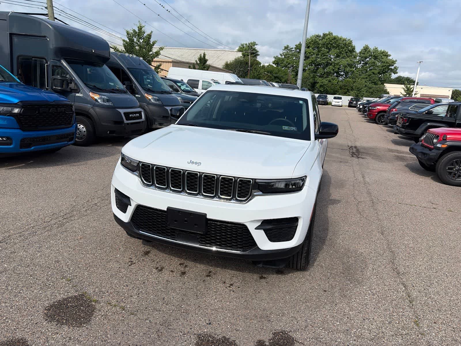 Thumbnail: 2023 Jeep Grand Cherokee - 3