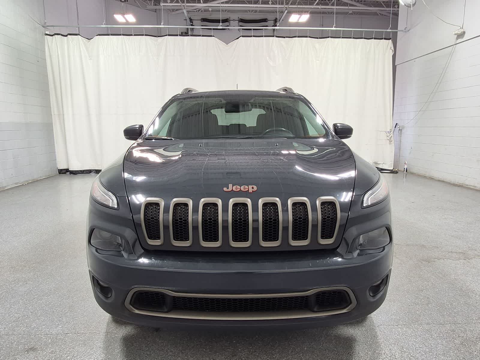 Thumbnail: 2017 Jeep Cherokee - 17
