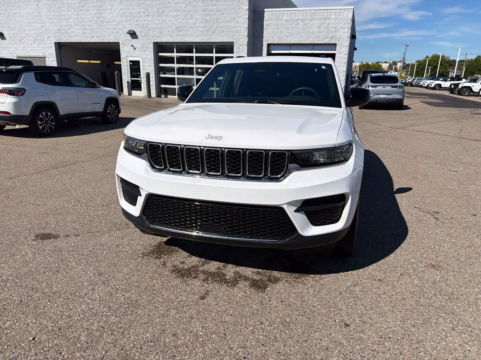 Used 2024 Jeep Grand Cherokee Laredo SUV