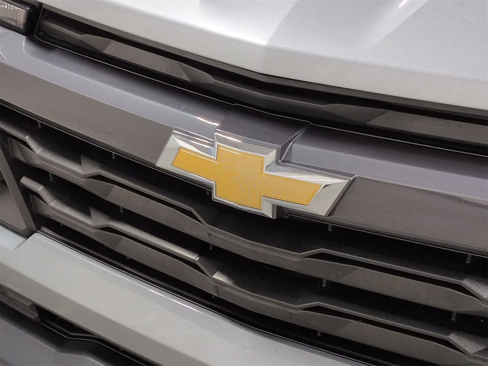Thumbnail: 2023 Chevrolet Colorado - 12