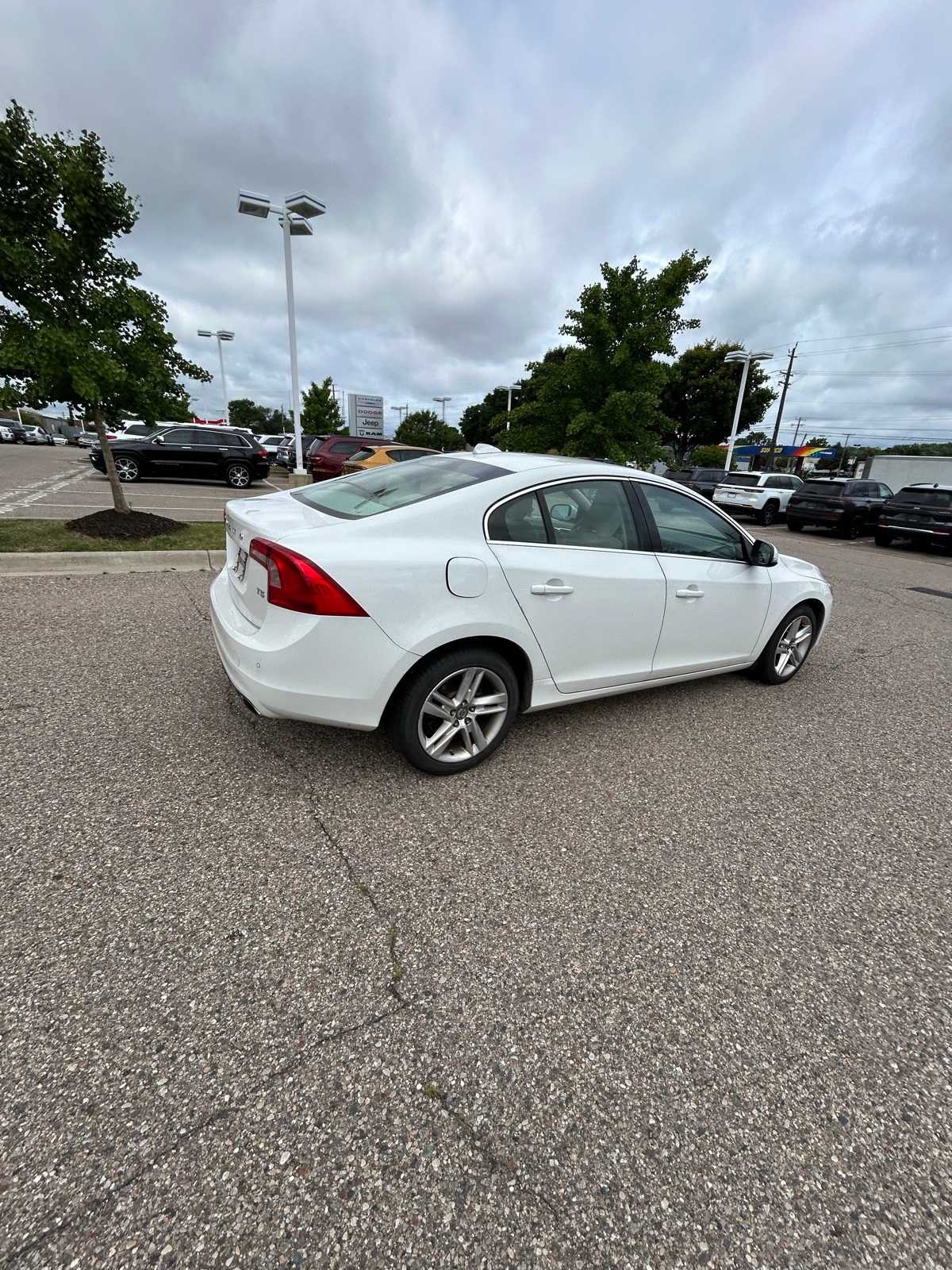 Thumbnail: 2015 Volvo S60 - 16