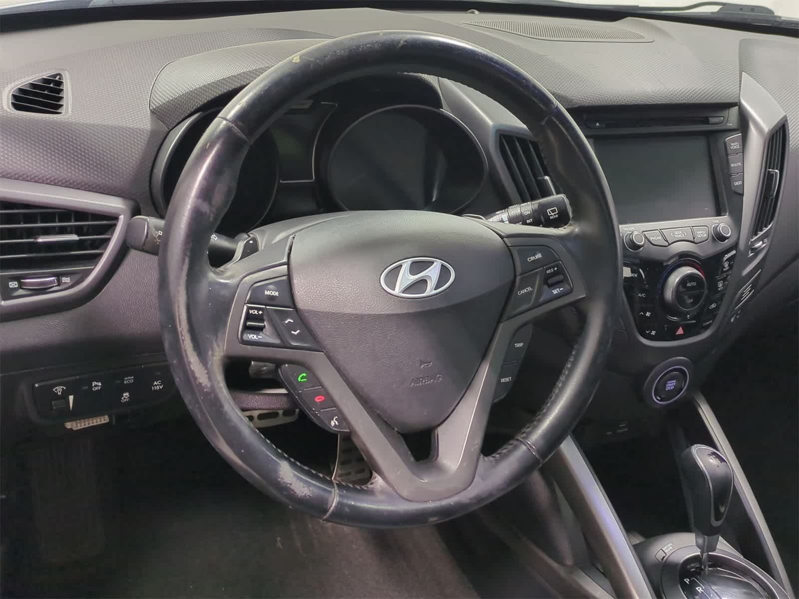 Thumbnail: 2015 Hyundai Veloster - 25