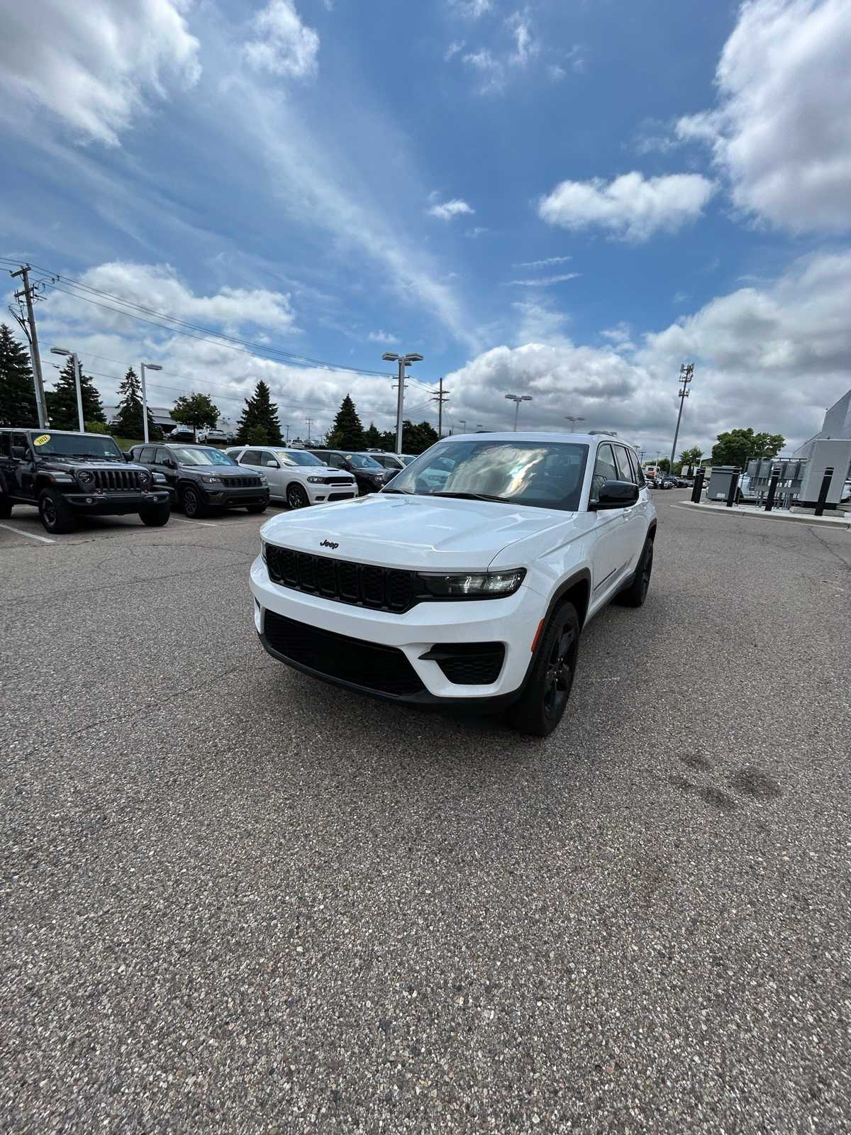 Thumbnail: 2023 Jeep Grand Cherokee - 3
