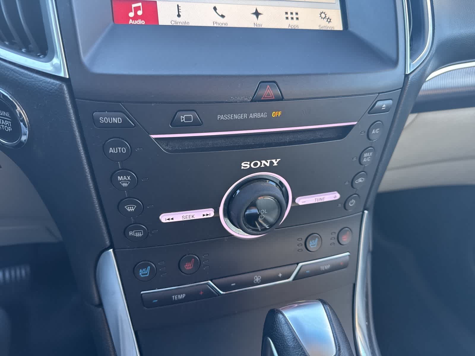 Thumbnail: 2016 Ford Edge - 28