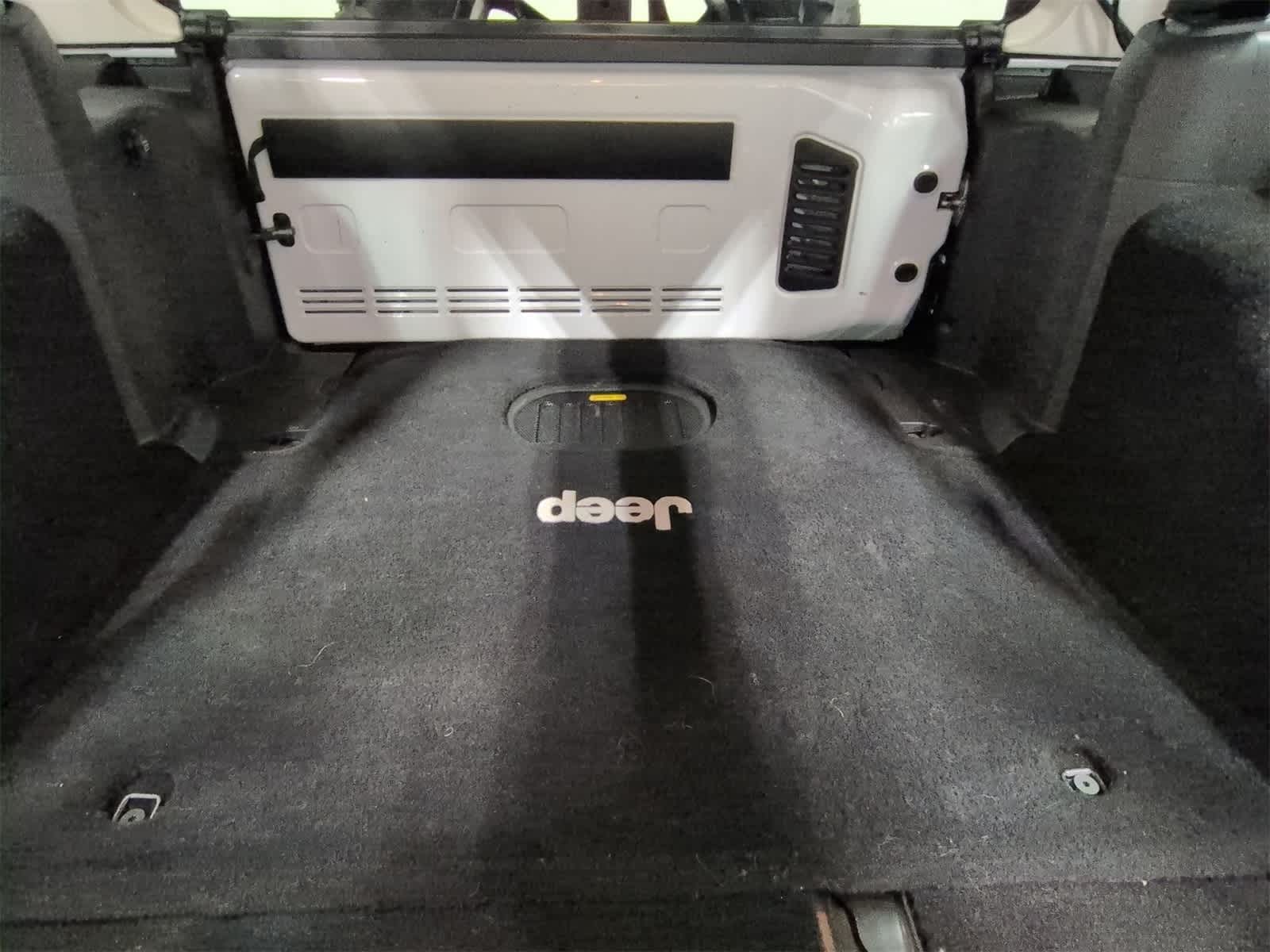 Thumbnail: 2017 Jeep Wrangler - 33