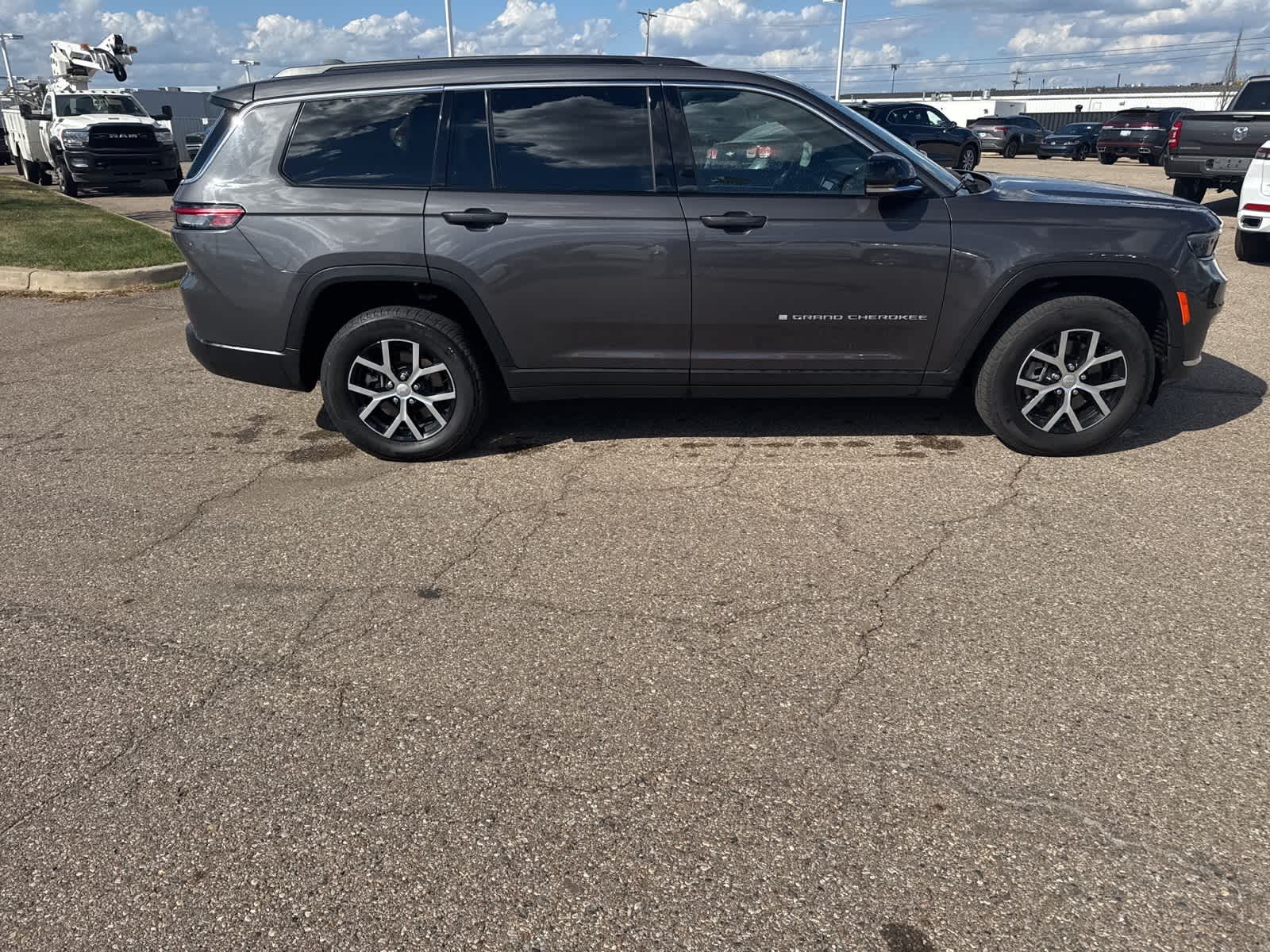 Thumbnail: 2024 Jeep Grand Cherokee L - 11