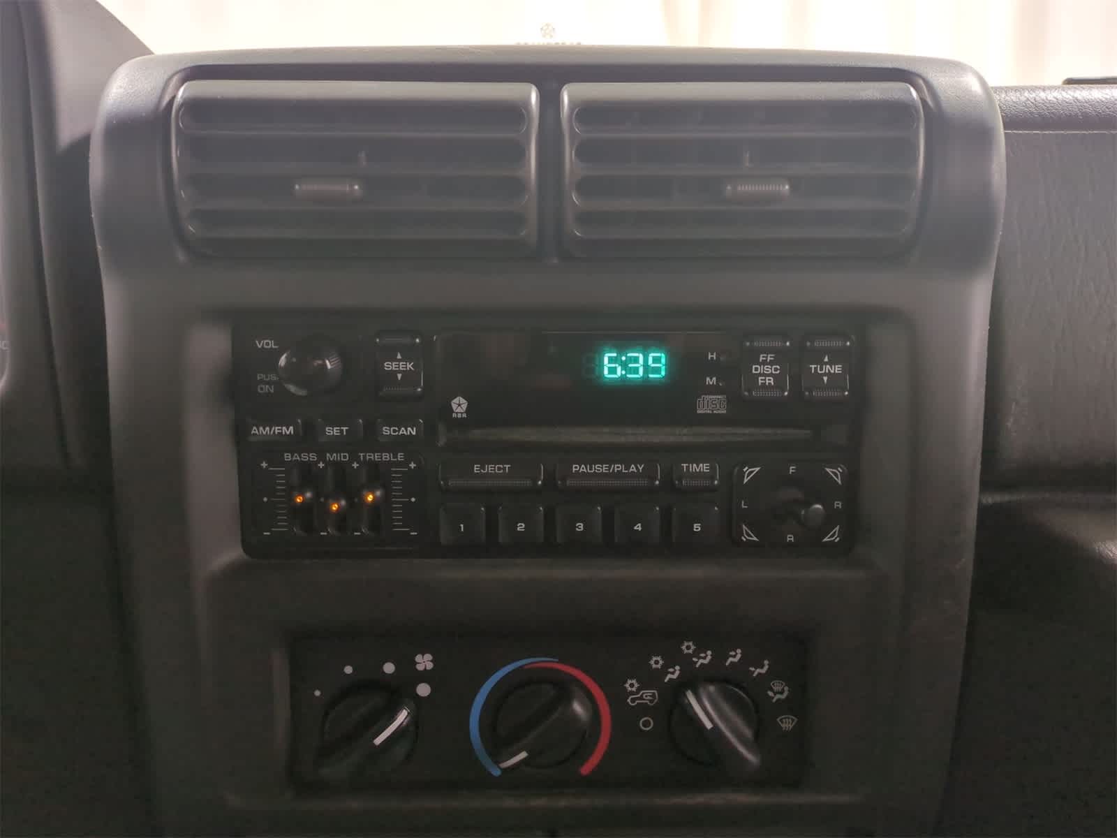Thumbnail: 2000 Jeep Wrangler - 19