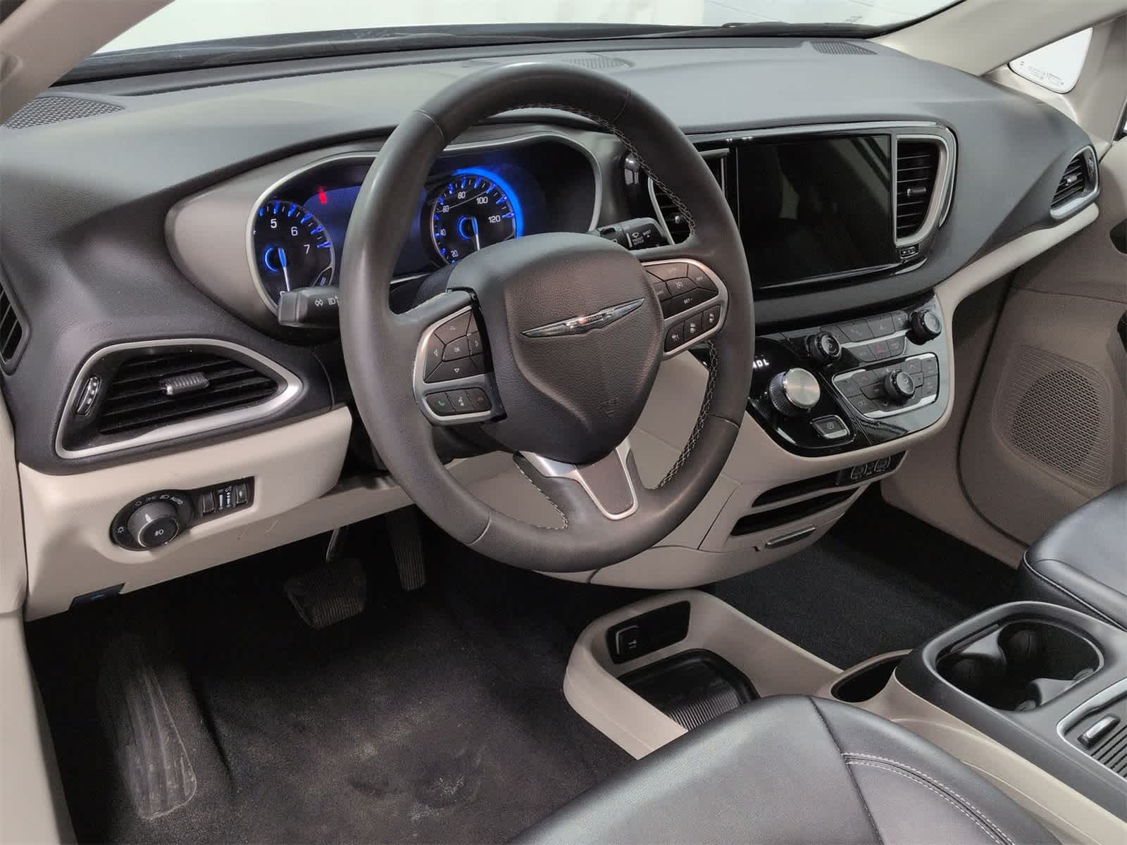 Thumbnail: 2024 Chrysler Pacifica - 10