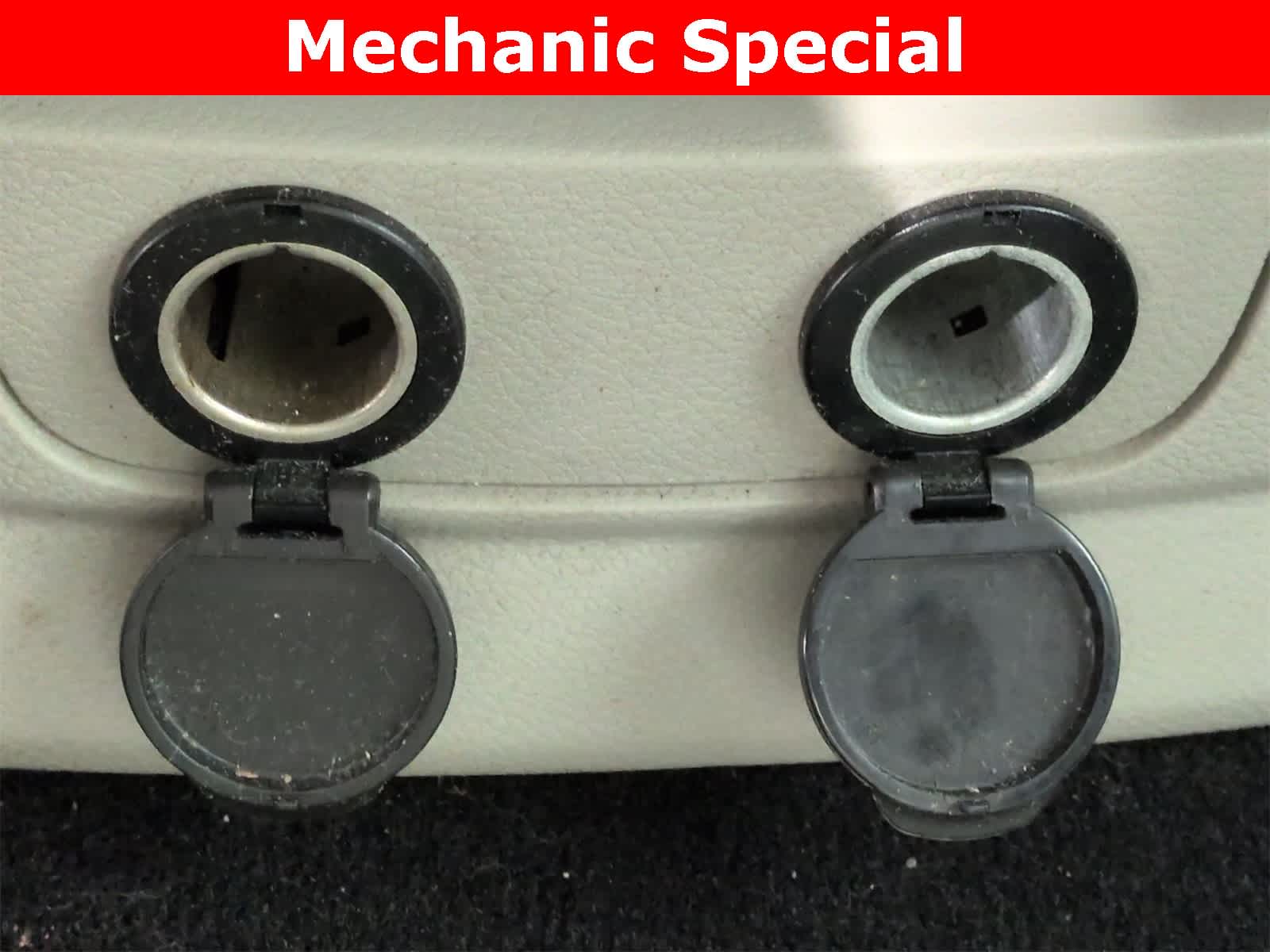 Thumbnail: 2012 Chrysler Town & Country - 31