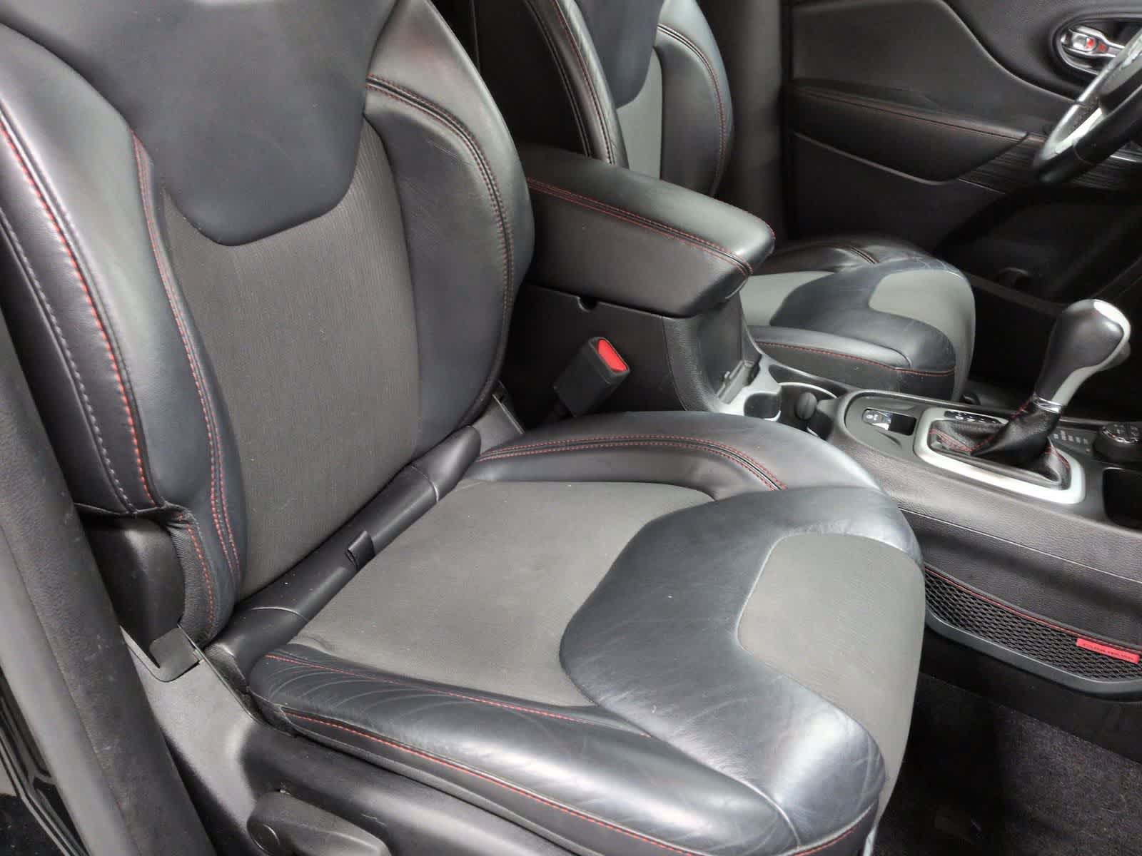 Thumbnail: 2017 Jeep Cherokee - 22