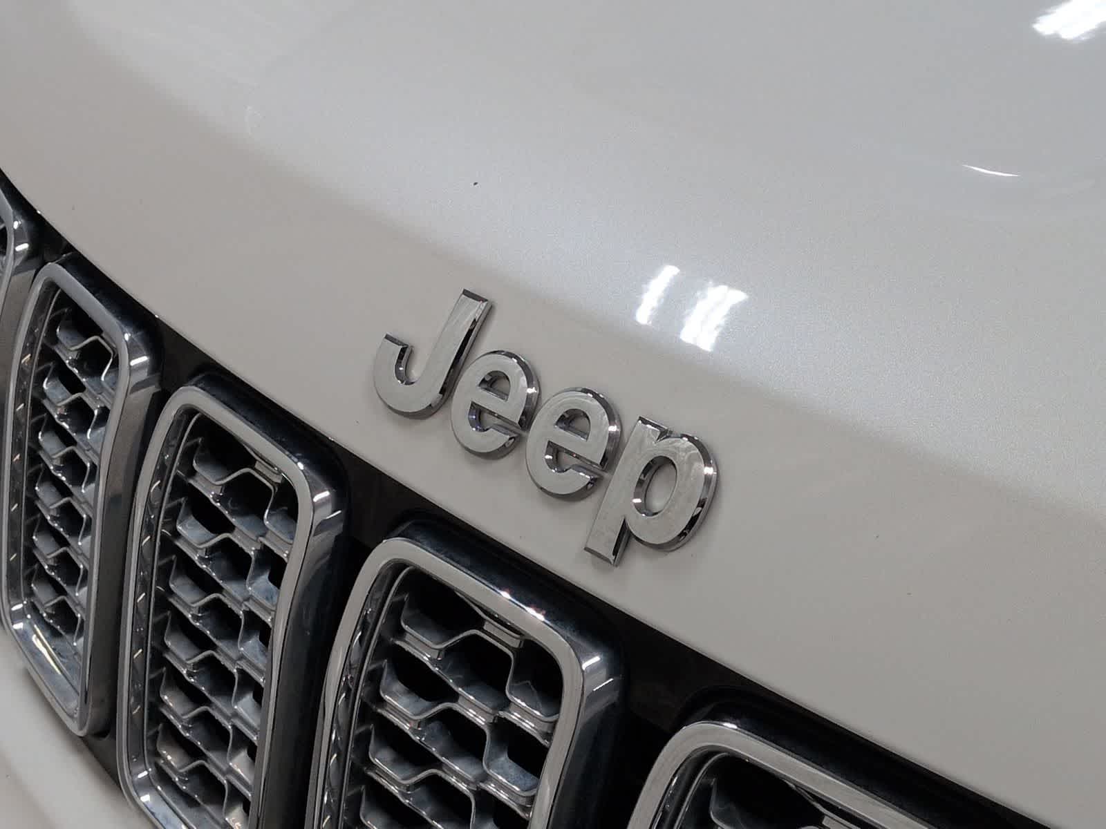 Thumbnail: 2021 Jeep Grand Cherokee - 12