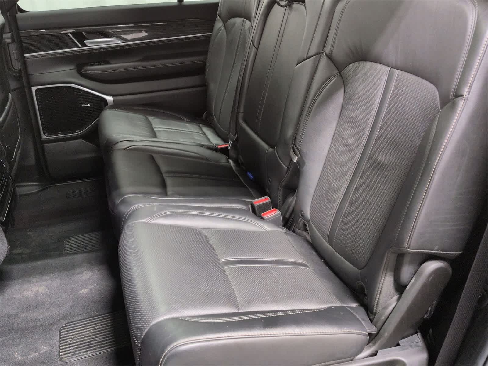 Thumbnail: 2022 Jeep Wagoneer - 21