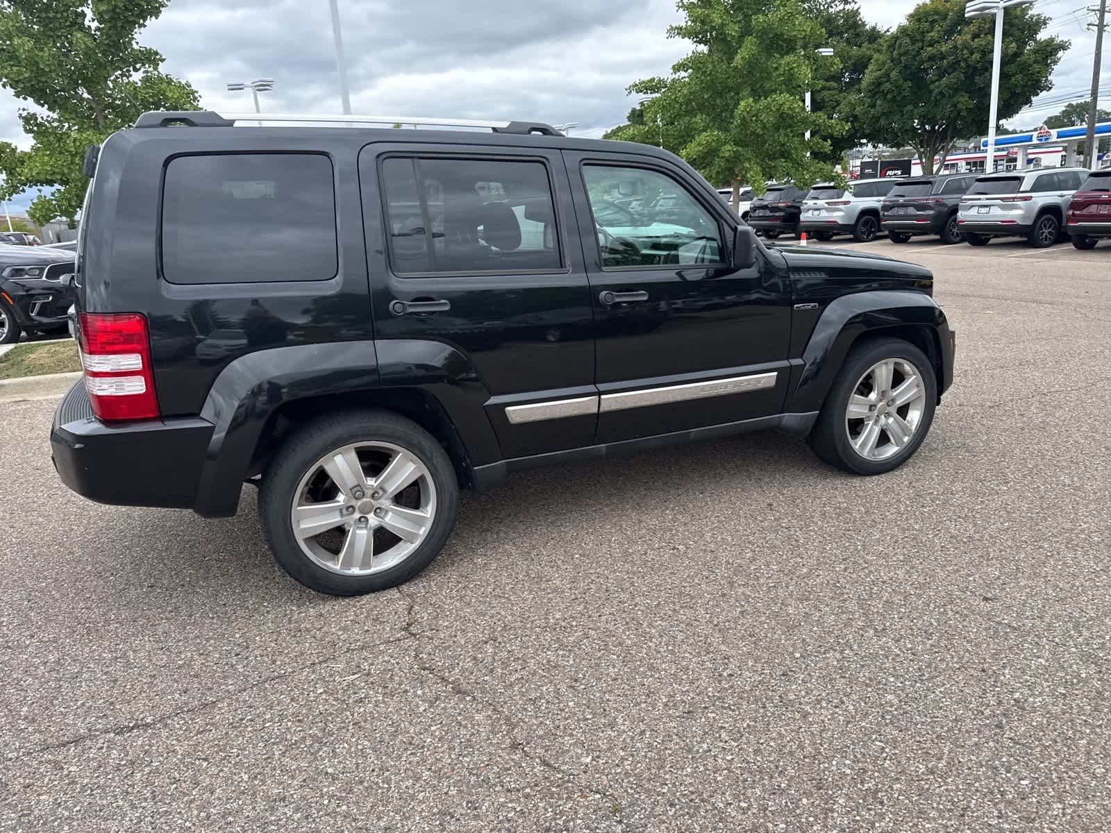 Thumbnail: 2012 Jeep Liberty - 14